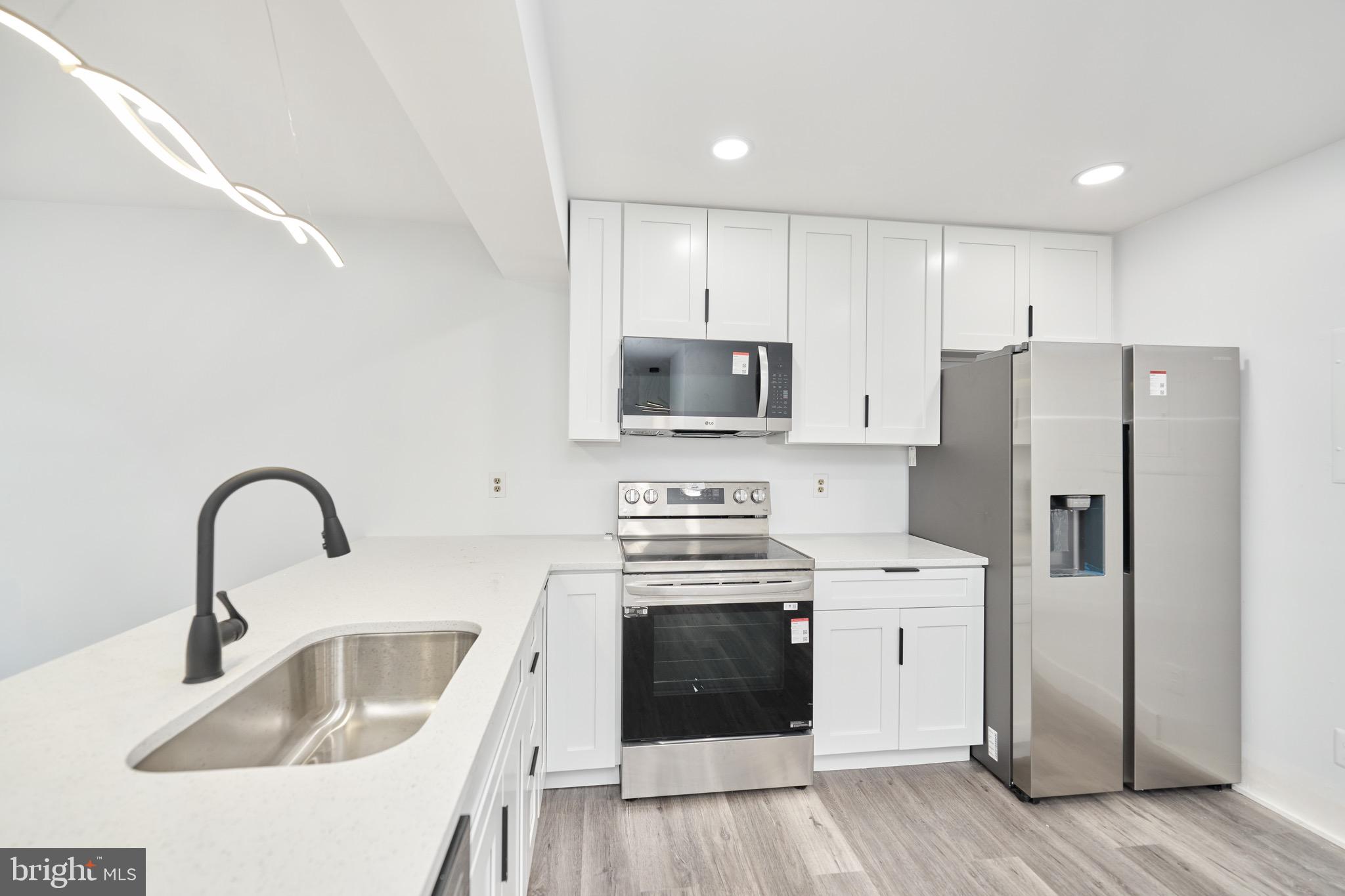GRAYS POINTE - Residential