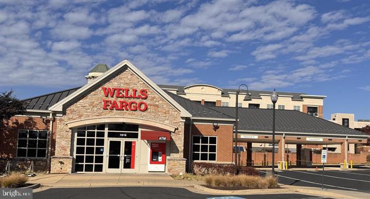 LOFTS AT VILLAGE WALK - Residential Lease