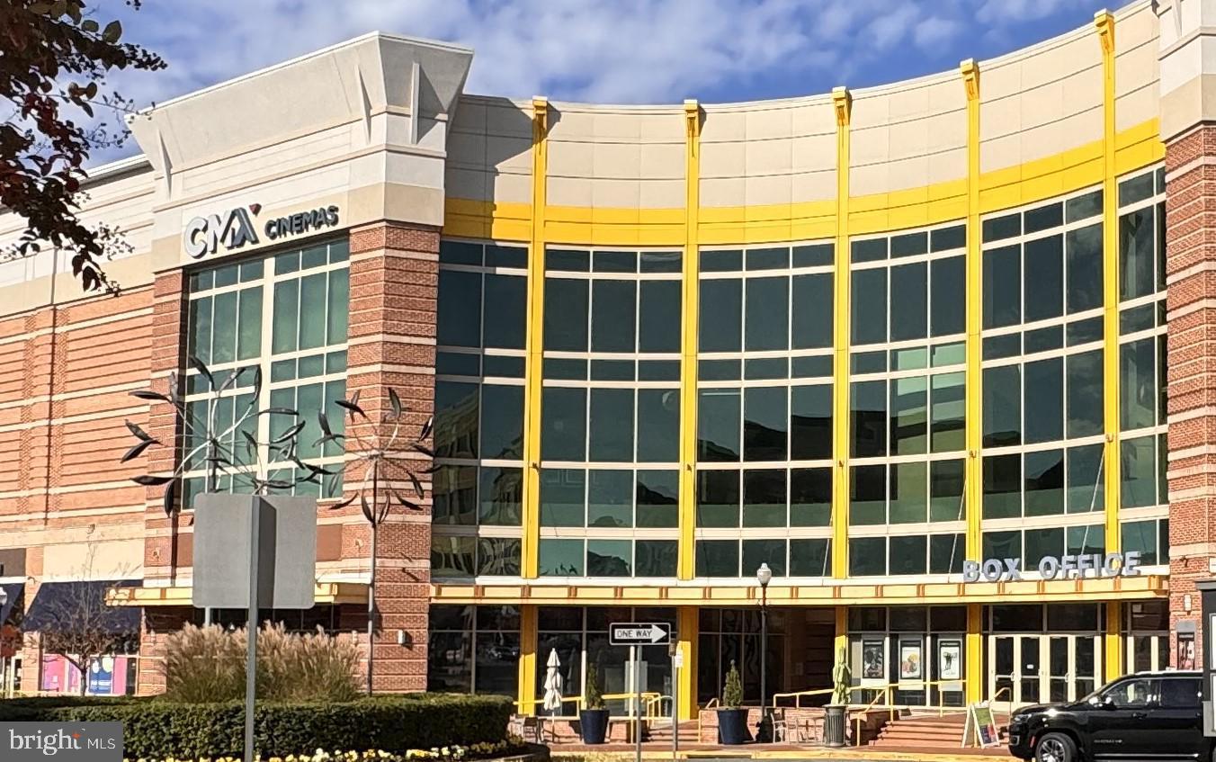 LOFTS AT VILLAGE WALK - Residential Lease