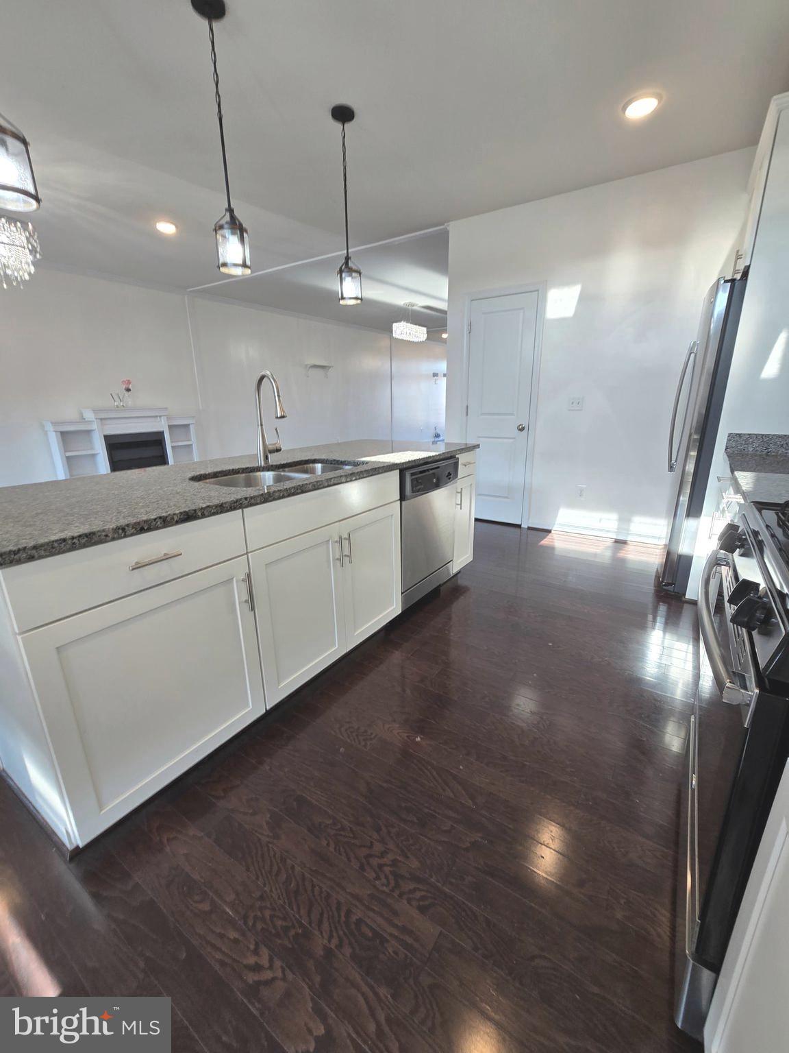 LOFTS AT VILLAGE WALK - Residential Lease