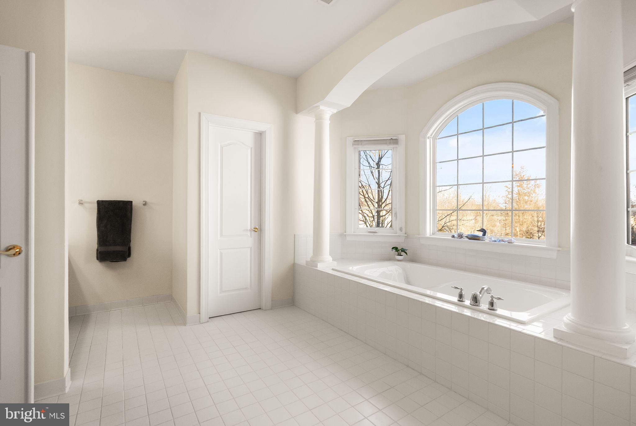 LANSDOWNE ON THE POTOMAC - Residential