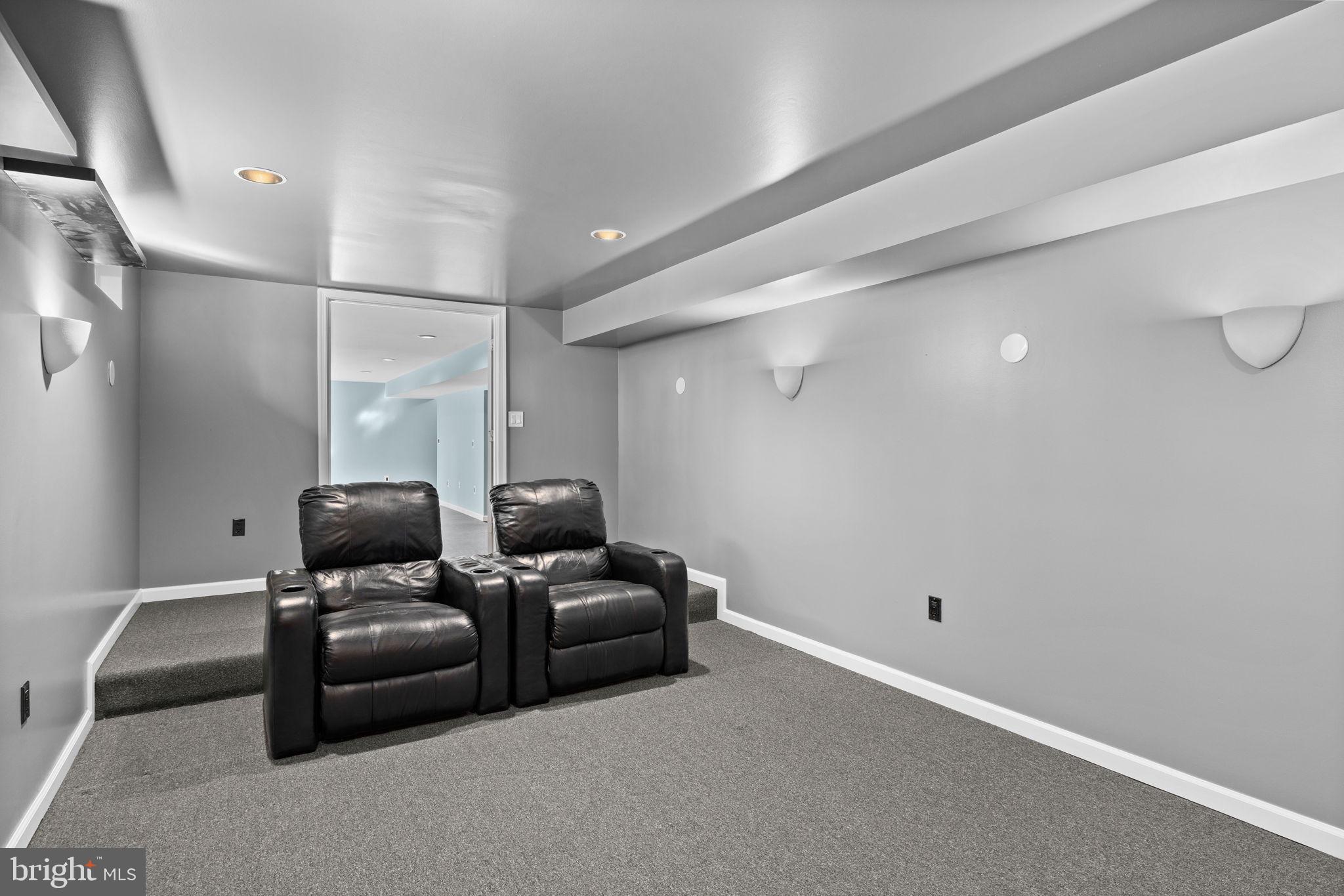 PRESIDENTIAL LAKES - Residential