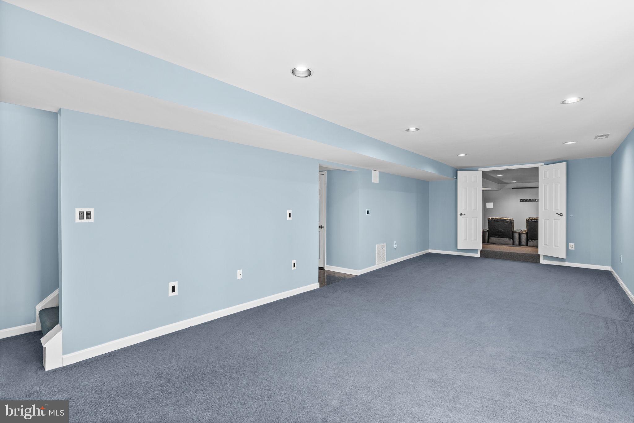 PRESIDENTIAL LAKES - Residential