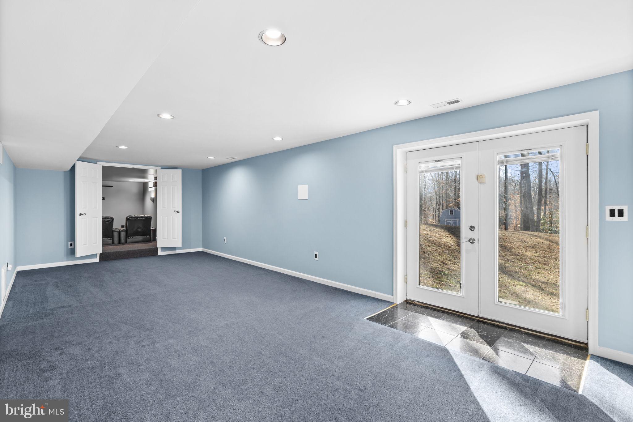 PRESIDENTIAL LAKES - Residential