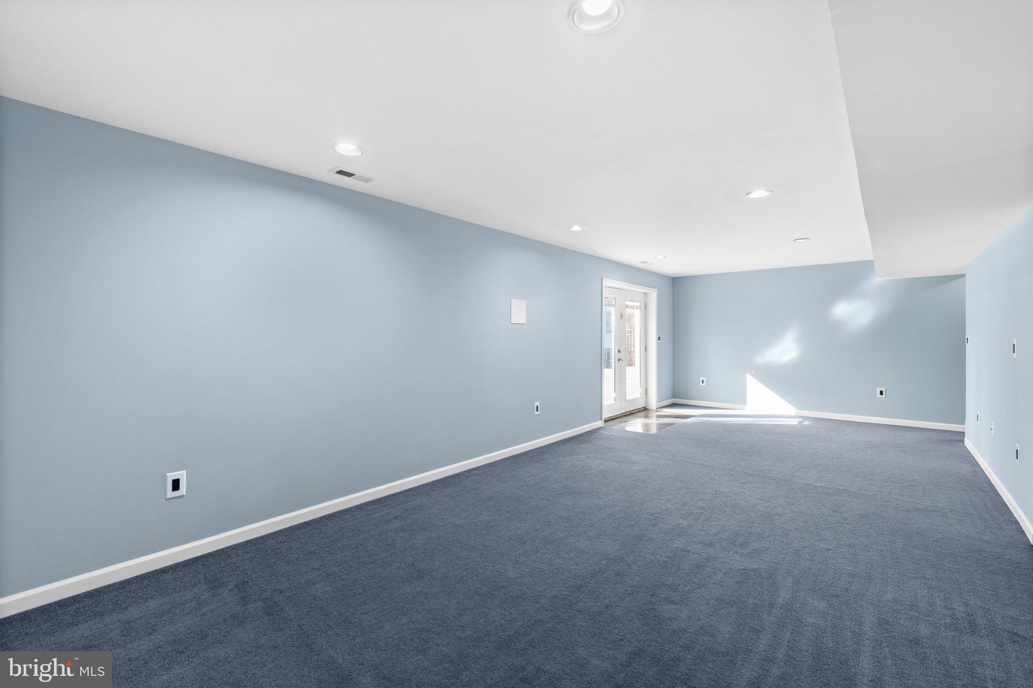 PRESIDENTIAL LAKES - Residential