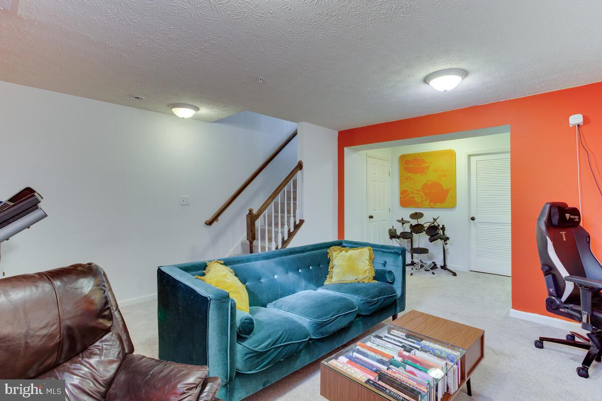 SEVEN OAKS - Residential