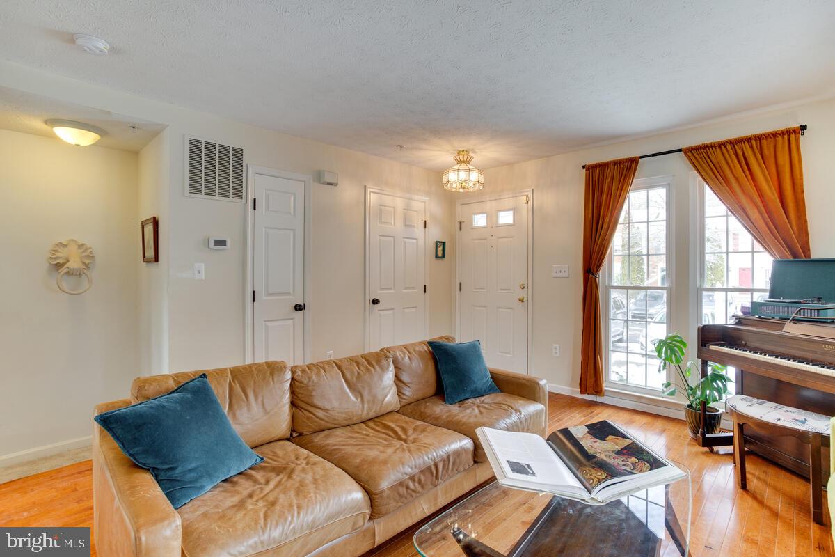 SEVEN OAKS - Residential