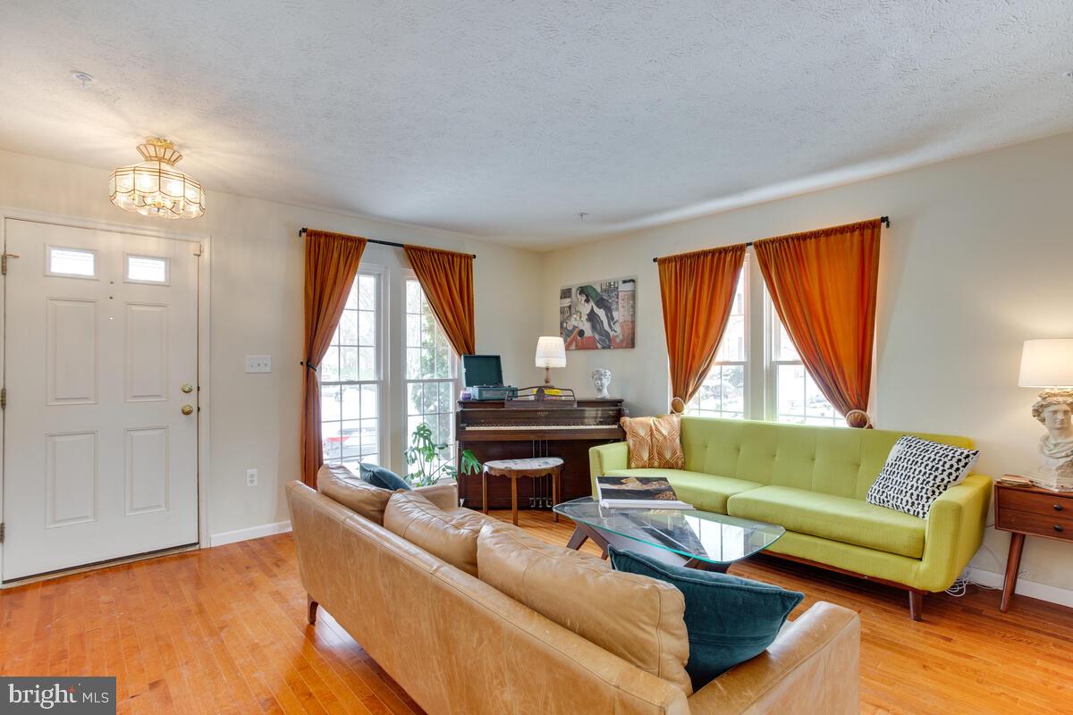 SEVEN OAKS - Residential