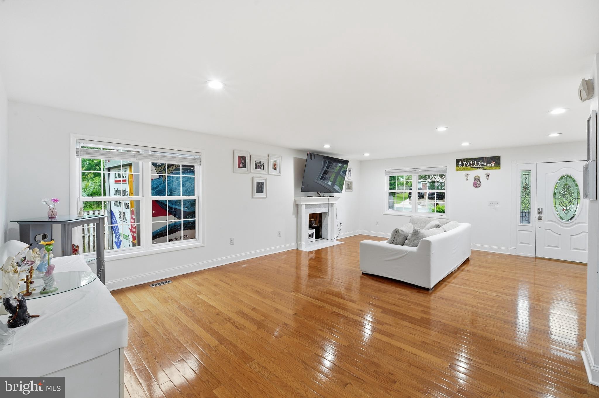 6219 CRESTWOOD DRIVE