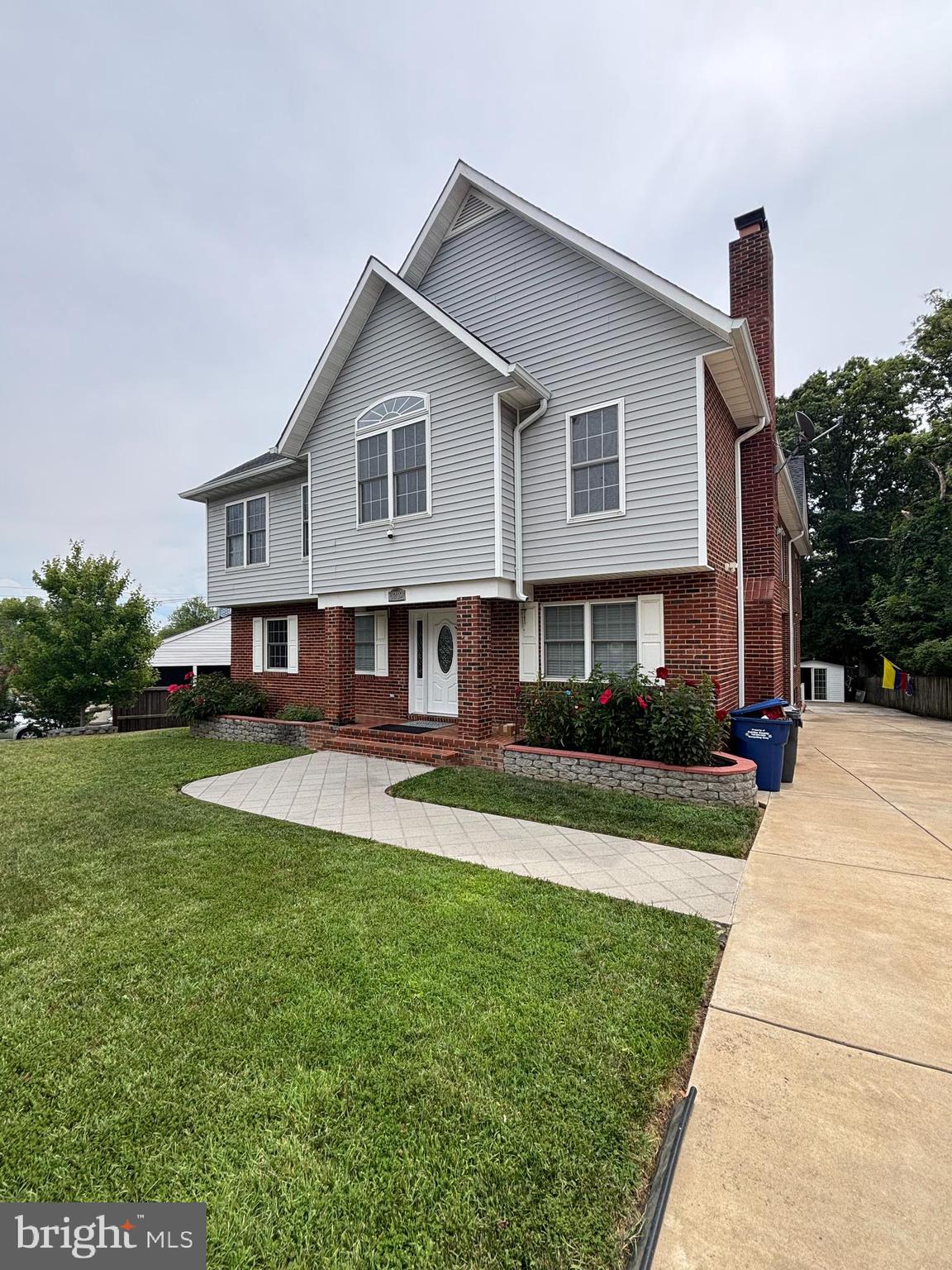 6219 CRESTWOOD DRIVE