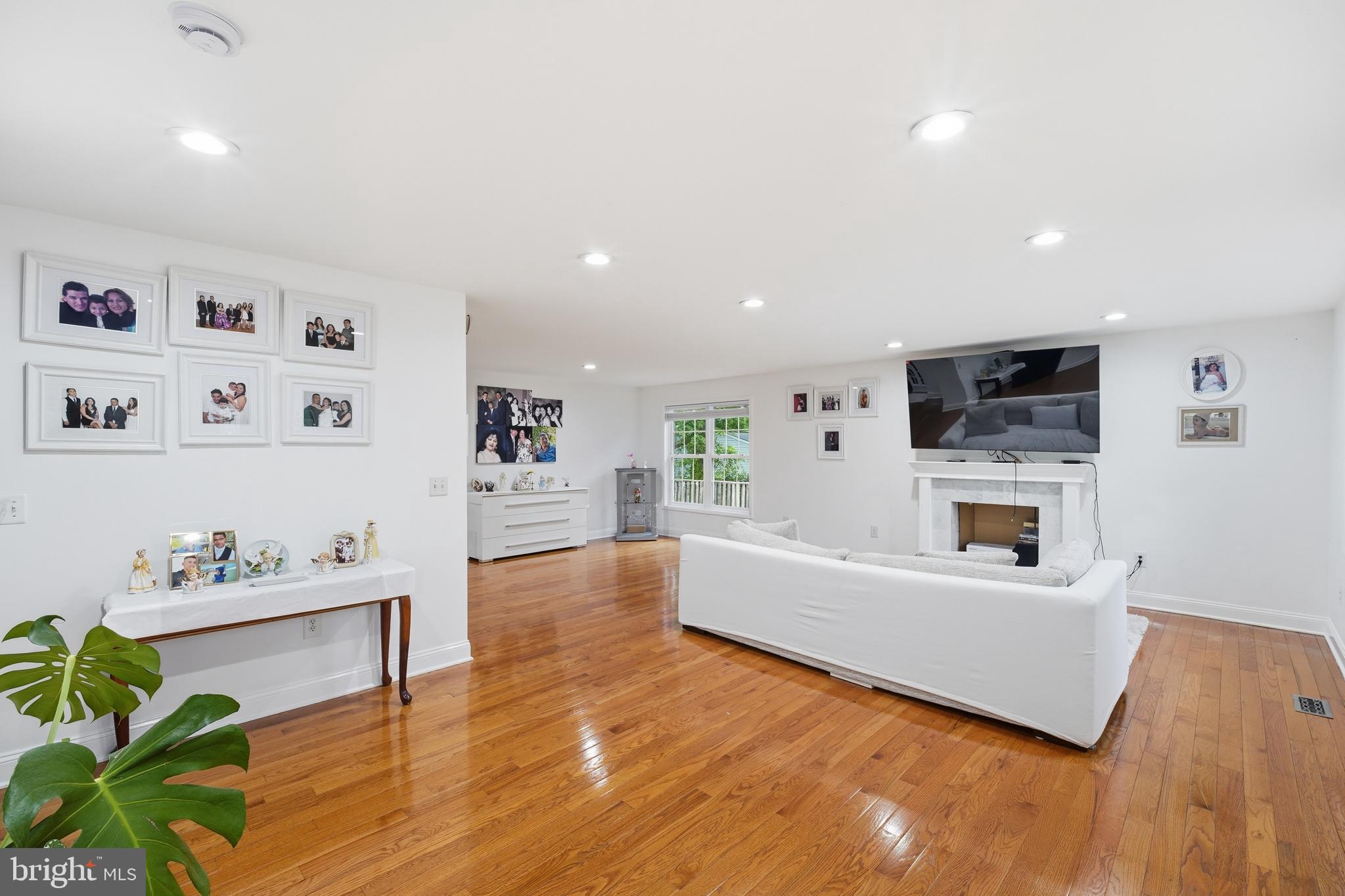 6219 CRESTWOOD DRIVE