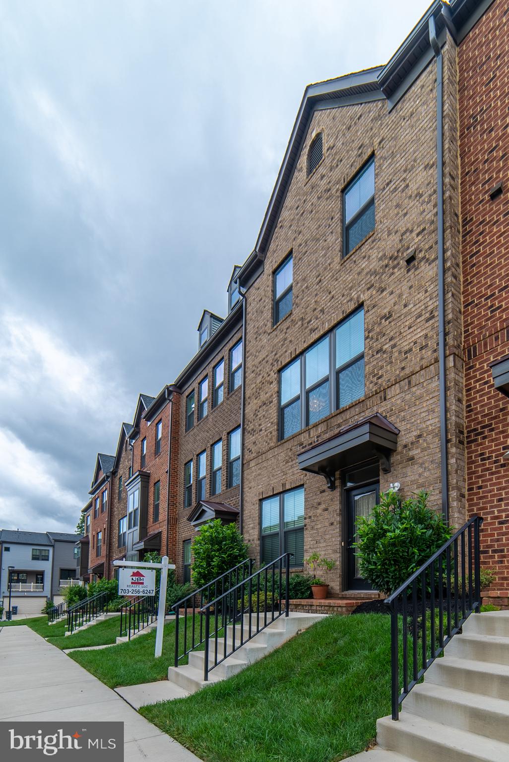 METRO ROW - Residential