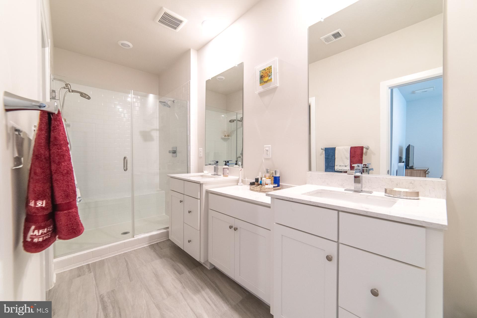 METRO ROW - Residential