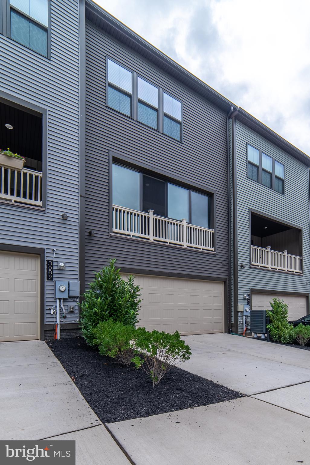 METRO ROW - Residential