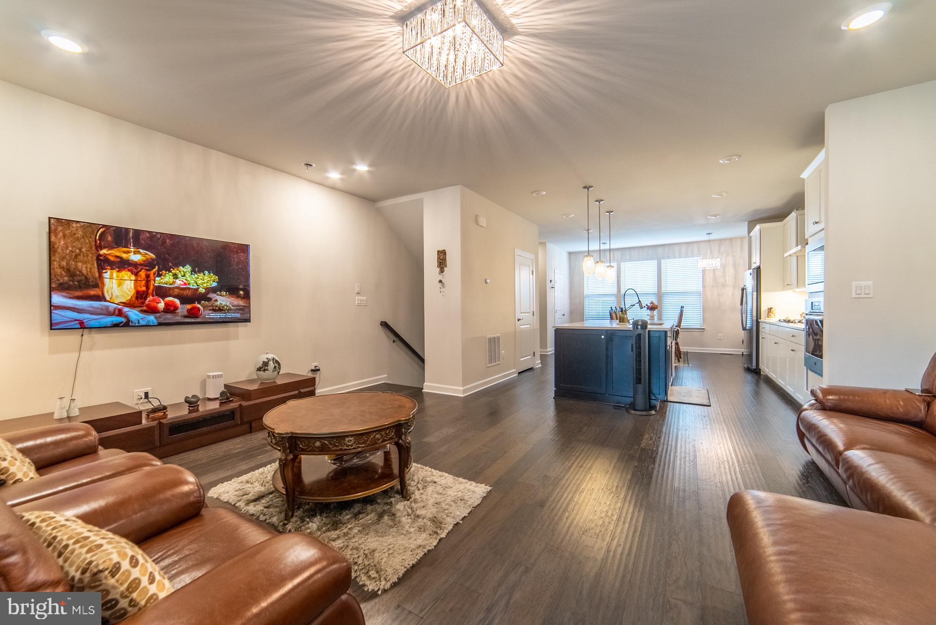 METRO ROW - Residential