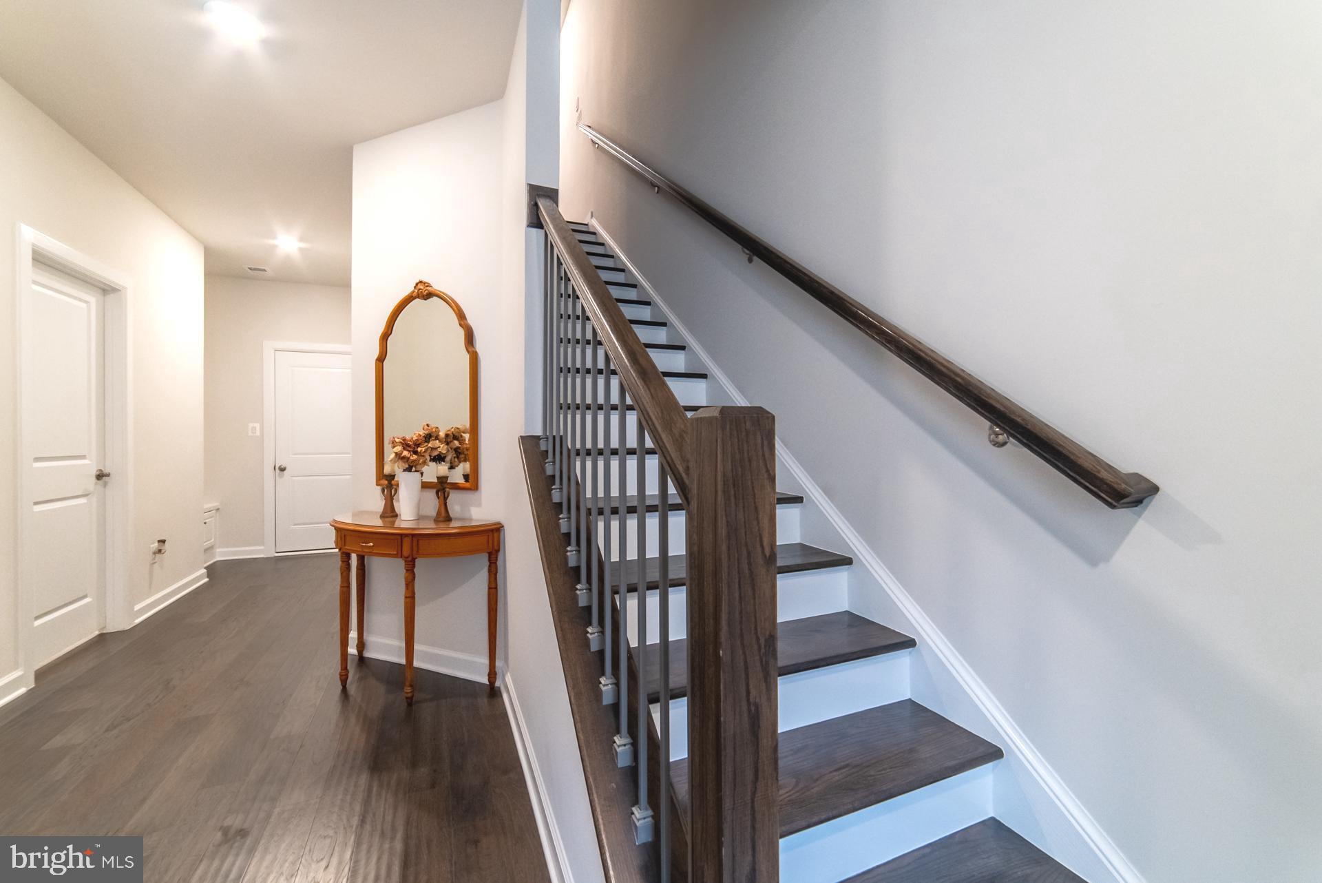 METRO ROW - Residential