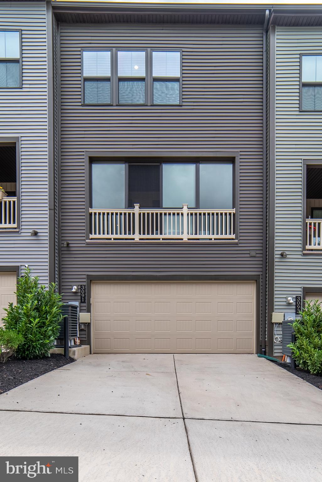 METRO ROW - Residential