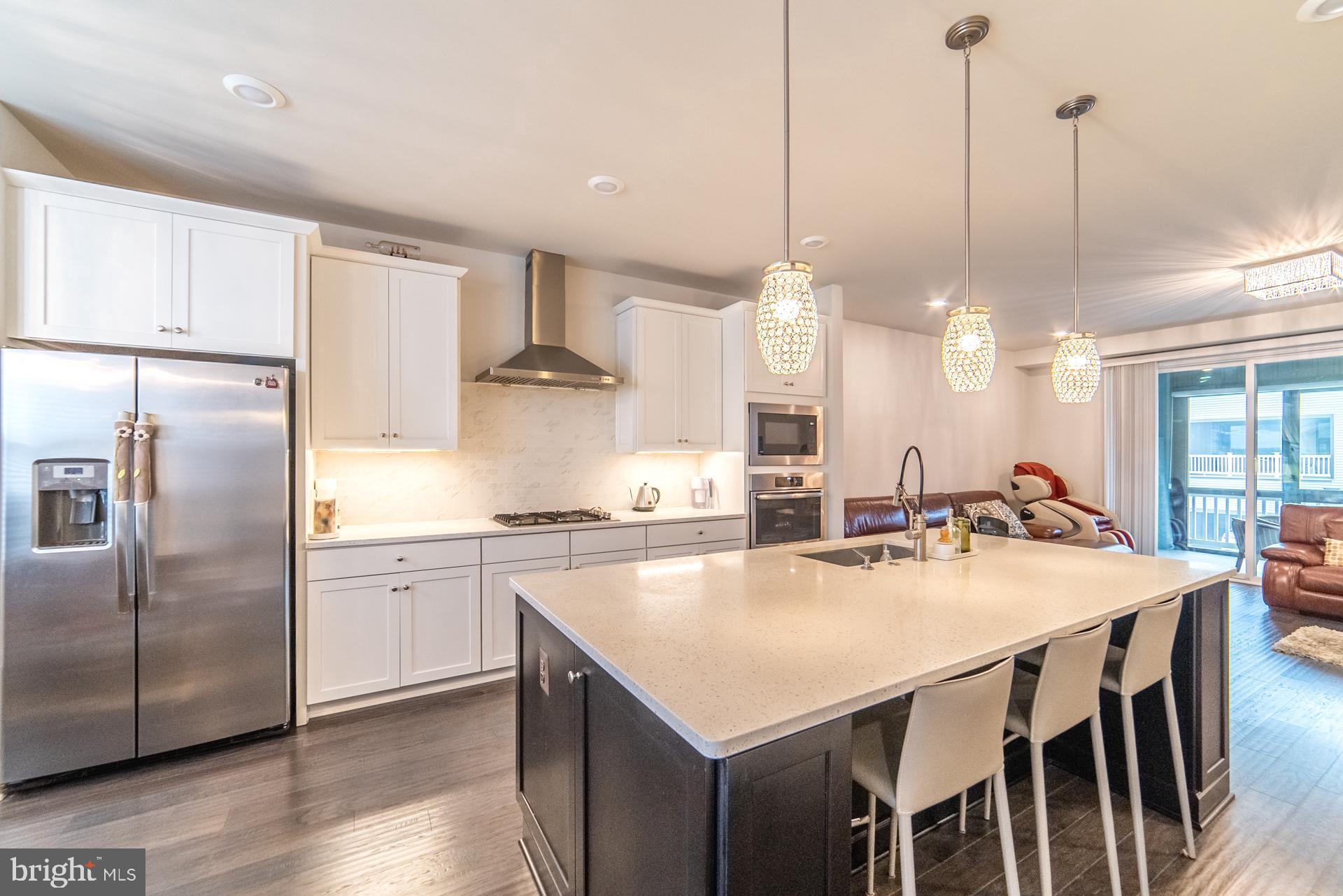 METRO ROW - Residential