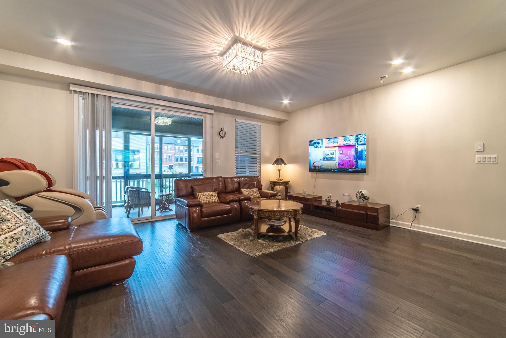 METRO ROW - Residential