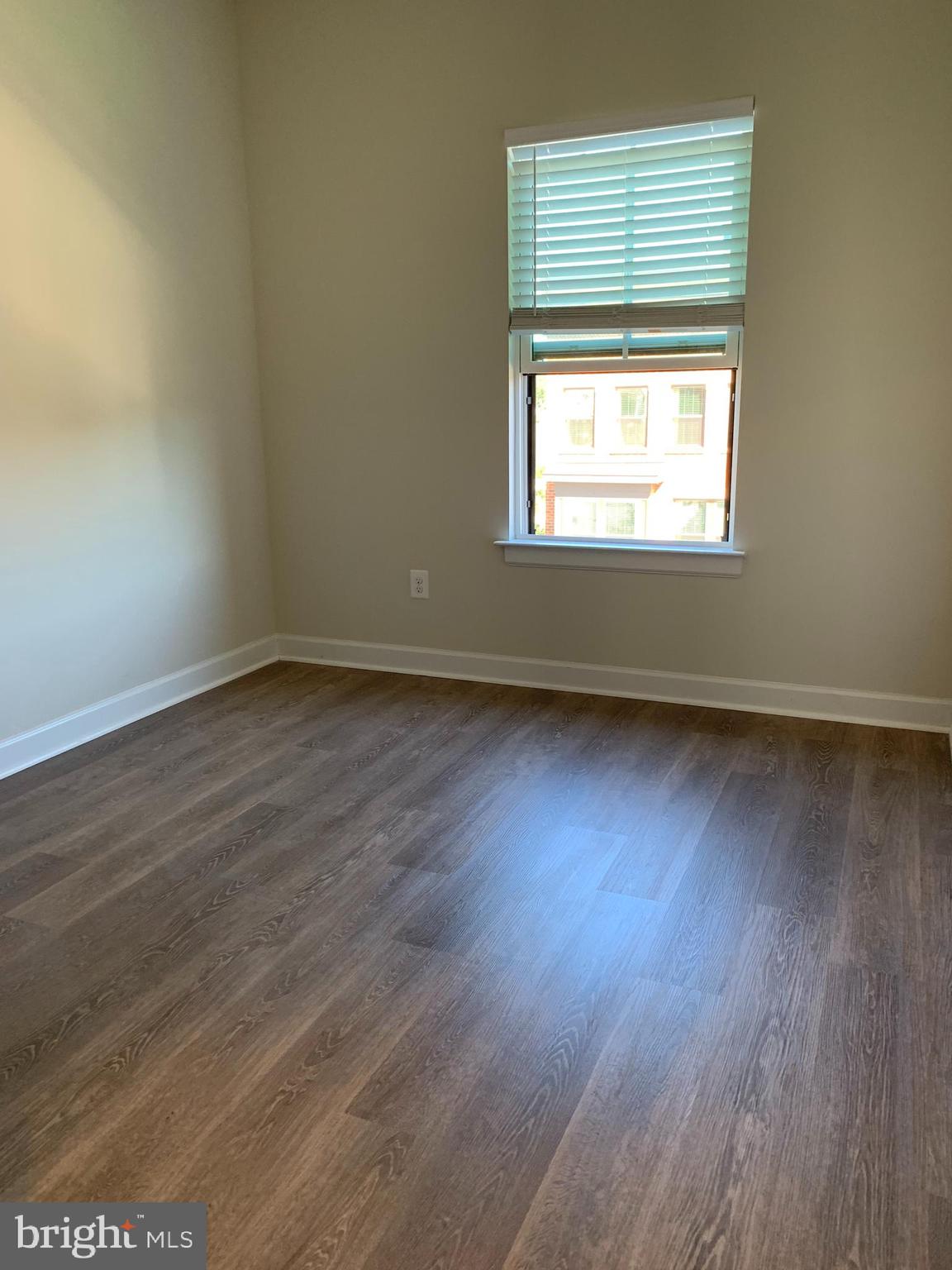 METRO ROW - Residential