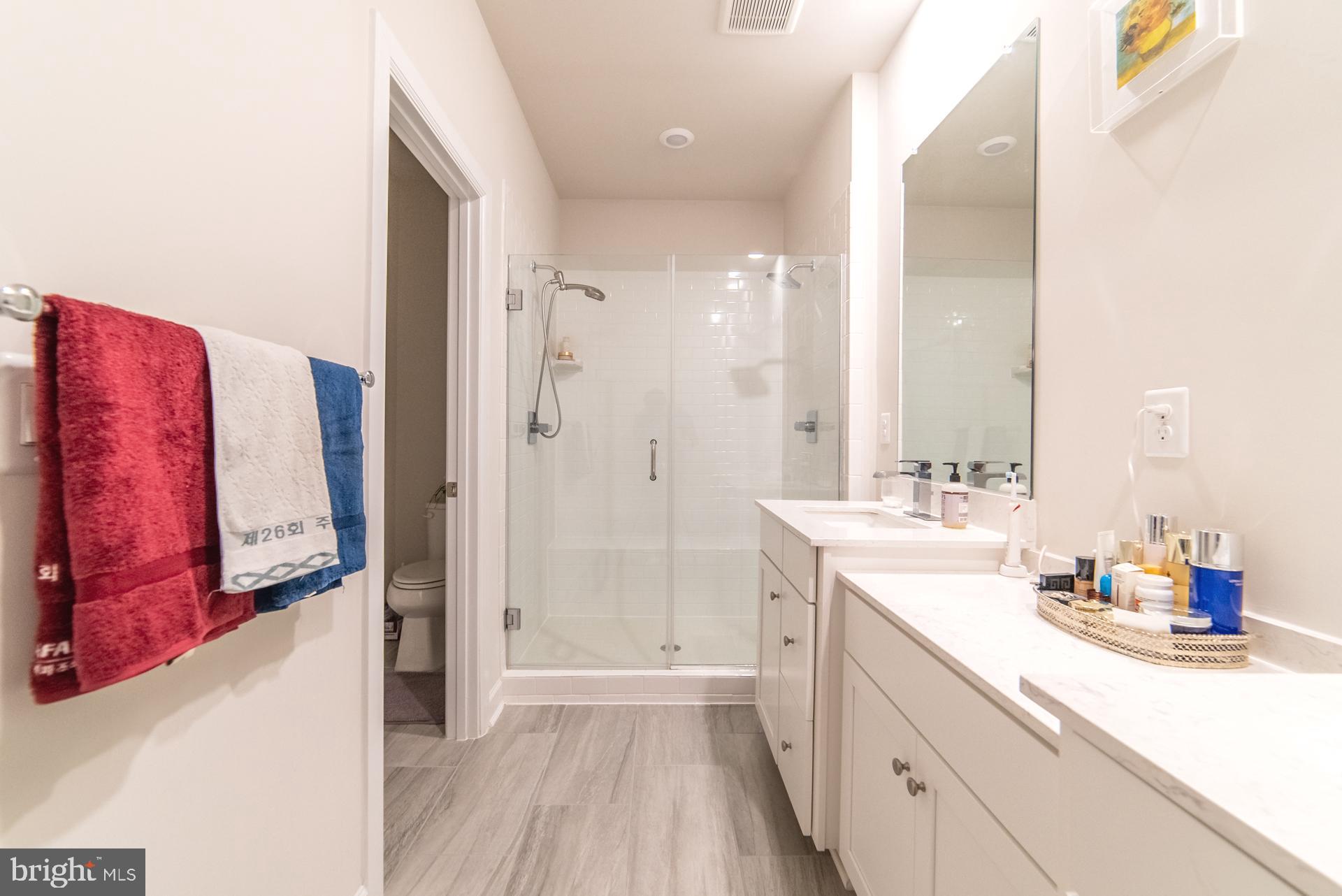 METRO ROW - Residential