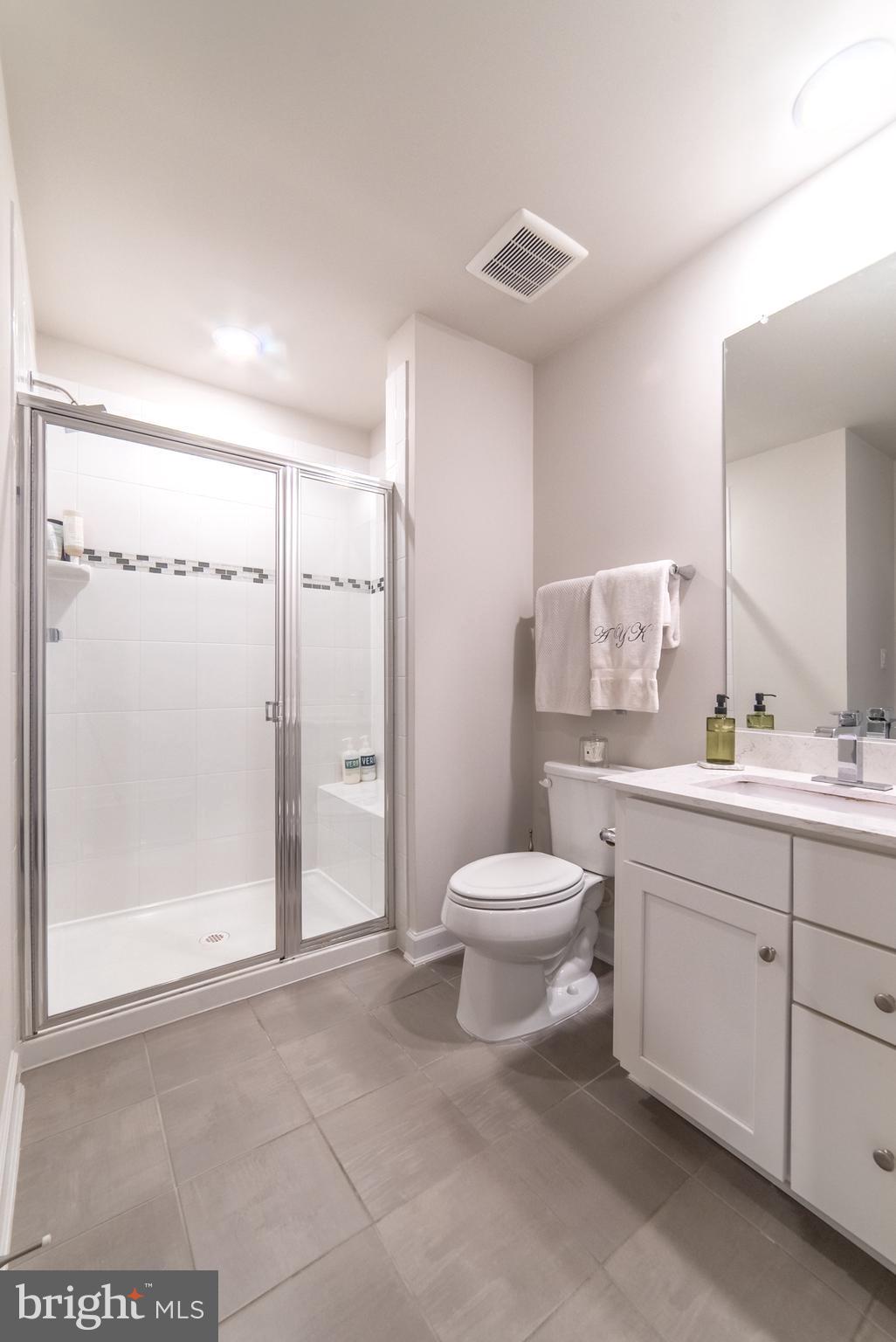 METRO ROW - Residential