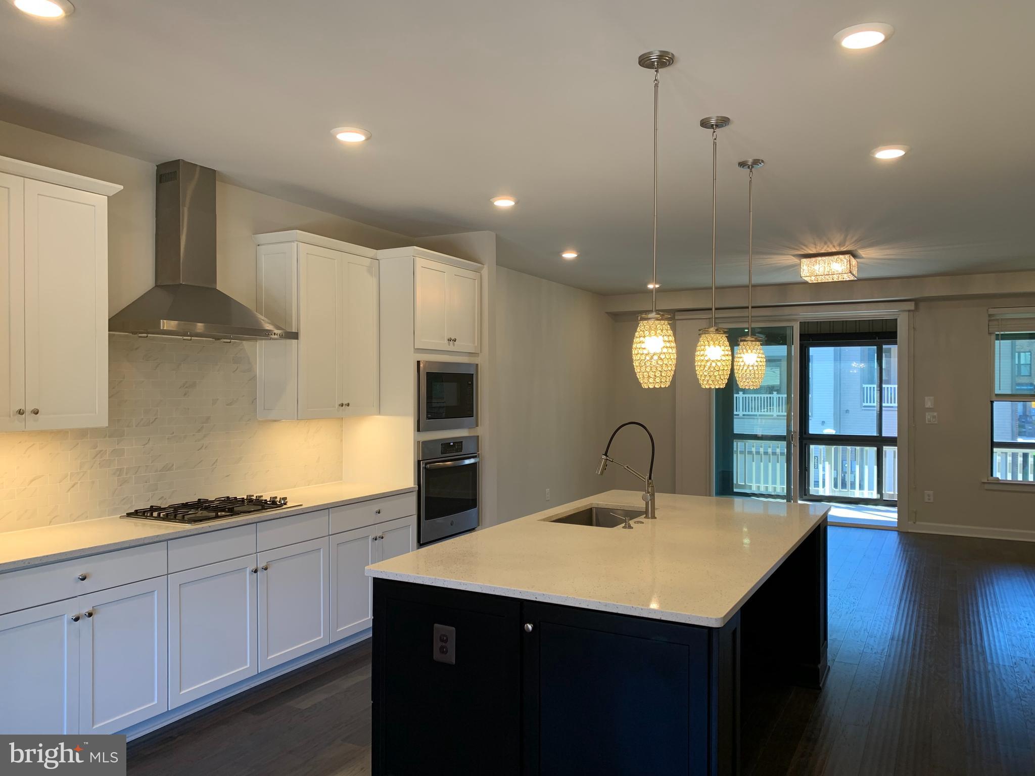 METRO ROW - Residential