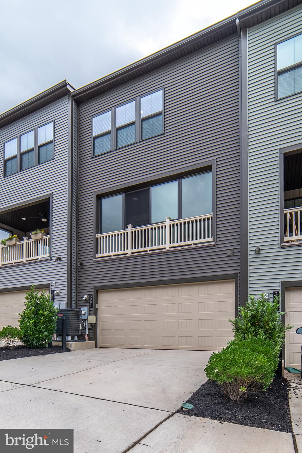 METRO ROW - Residential