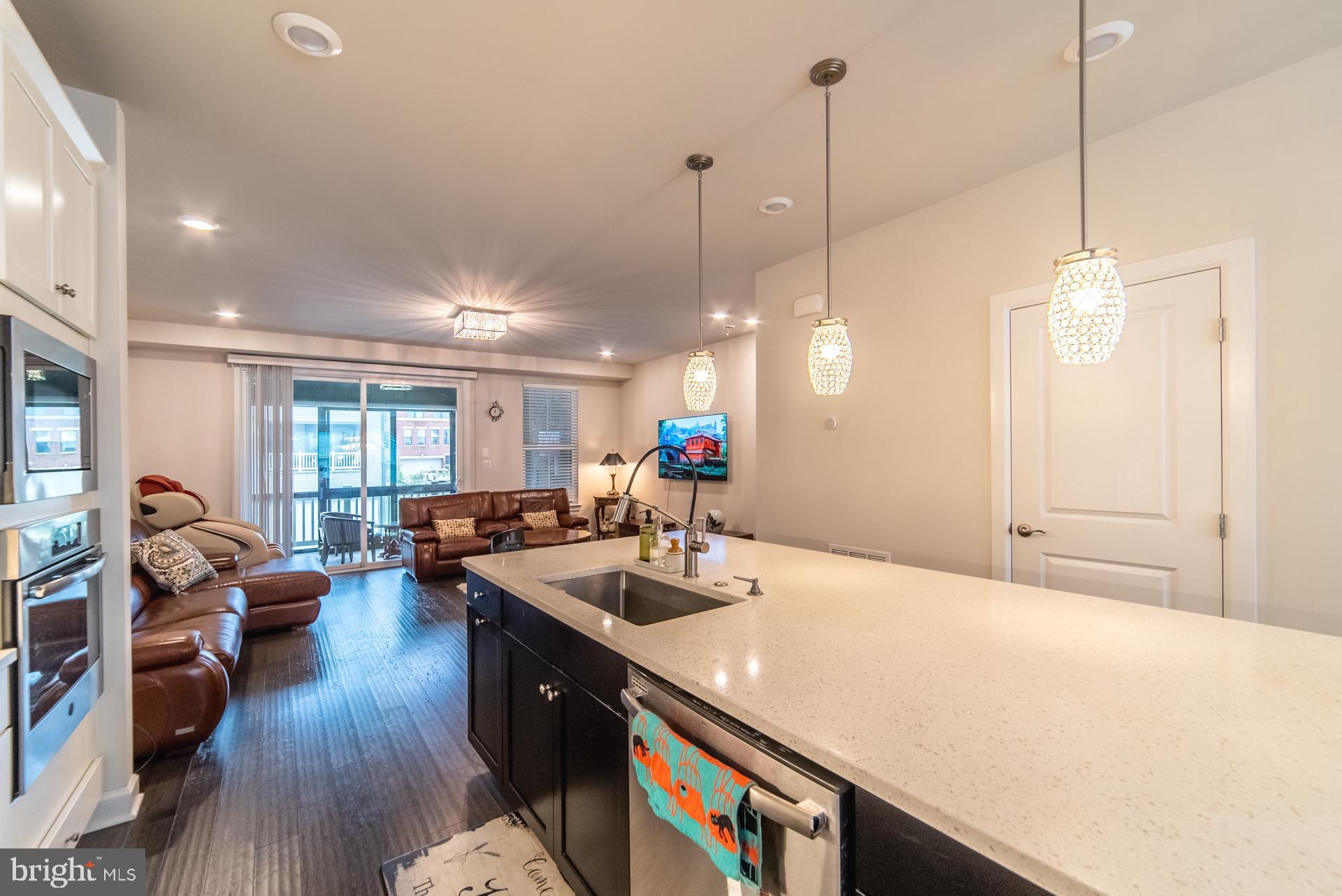 METRO ROW - Residential