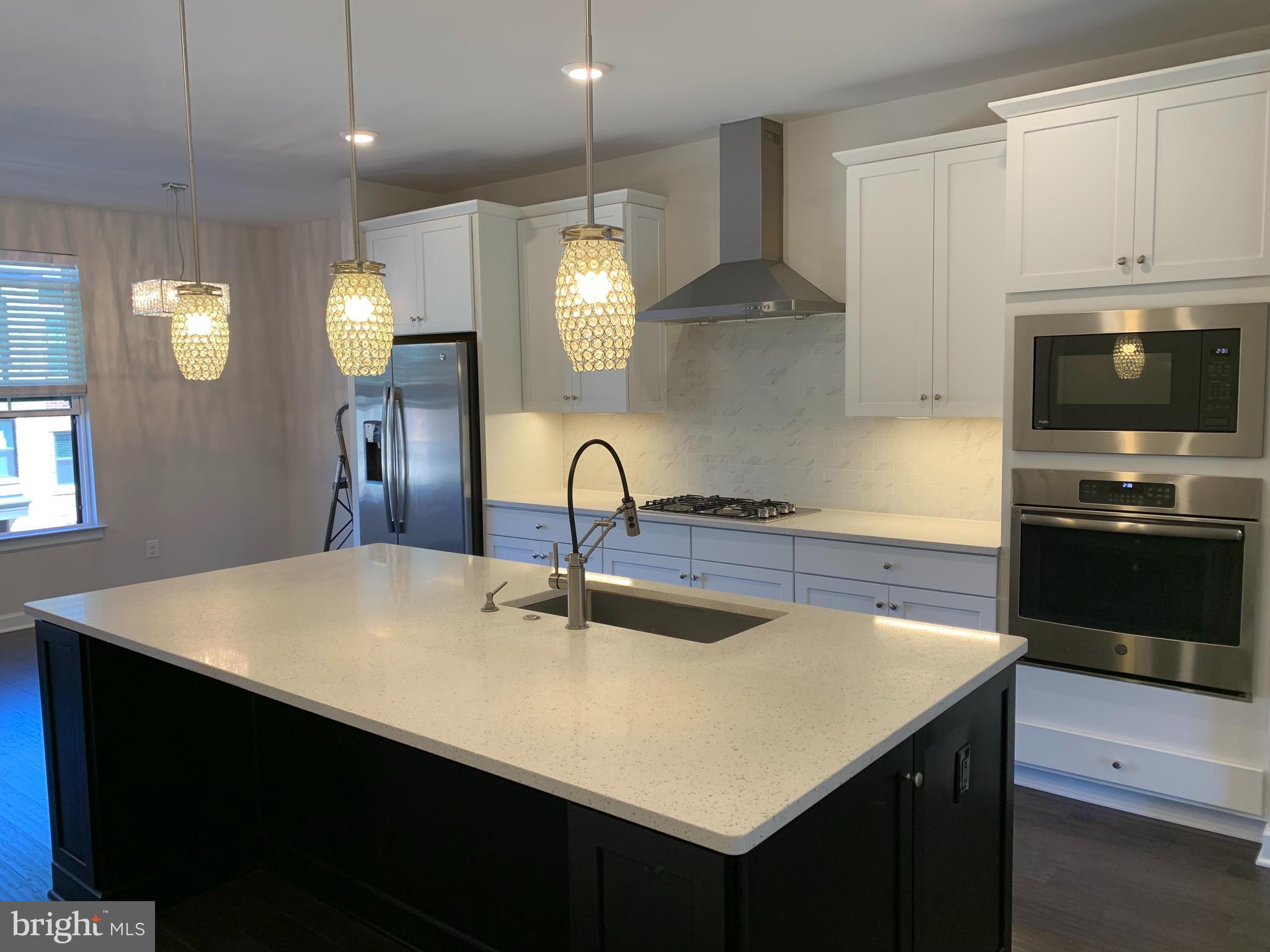 METRO ROW - Residential