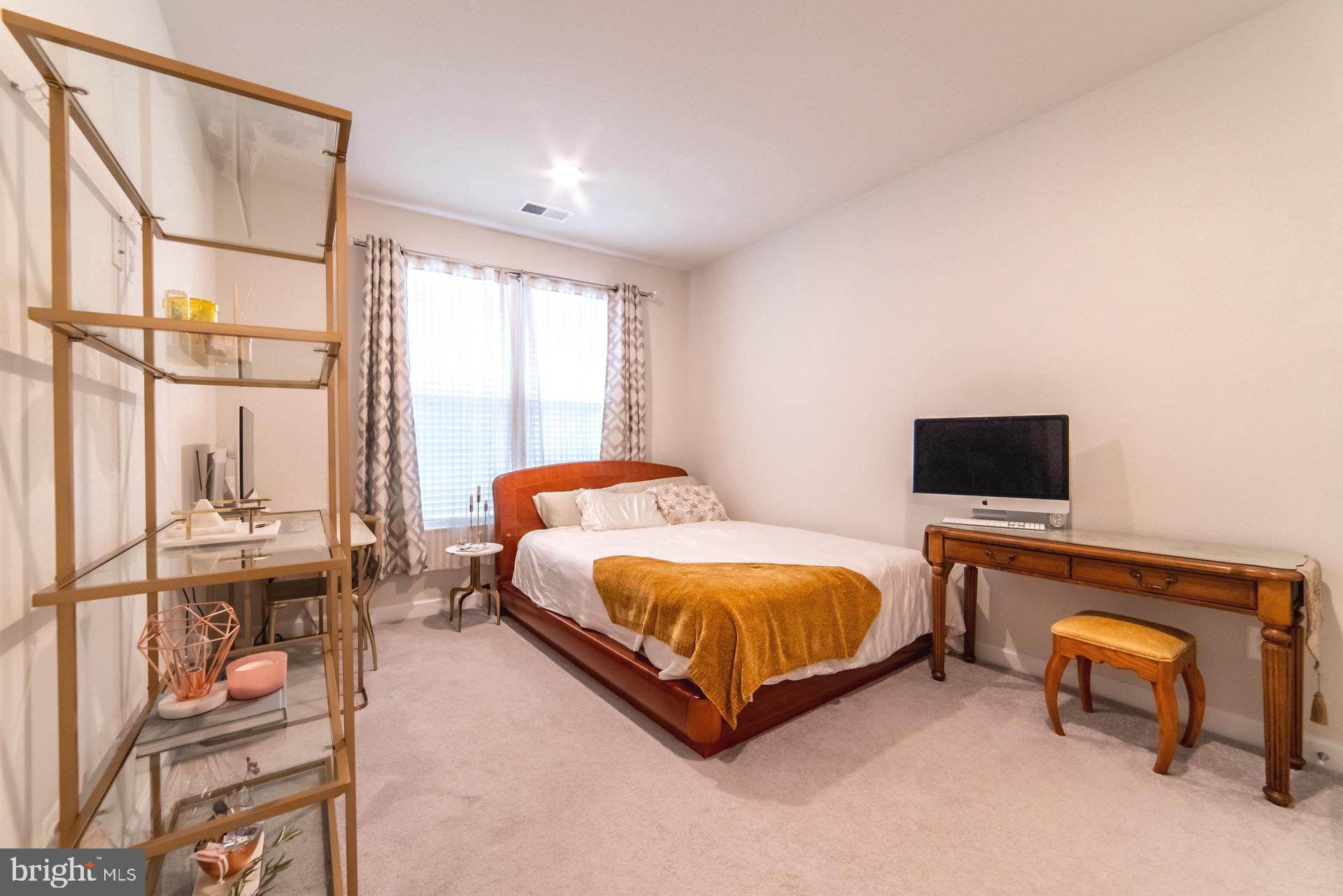 METRO ROW - Residential