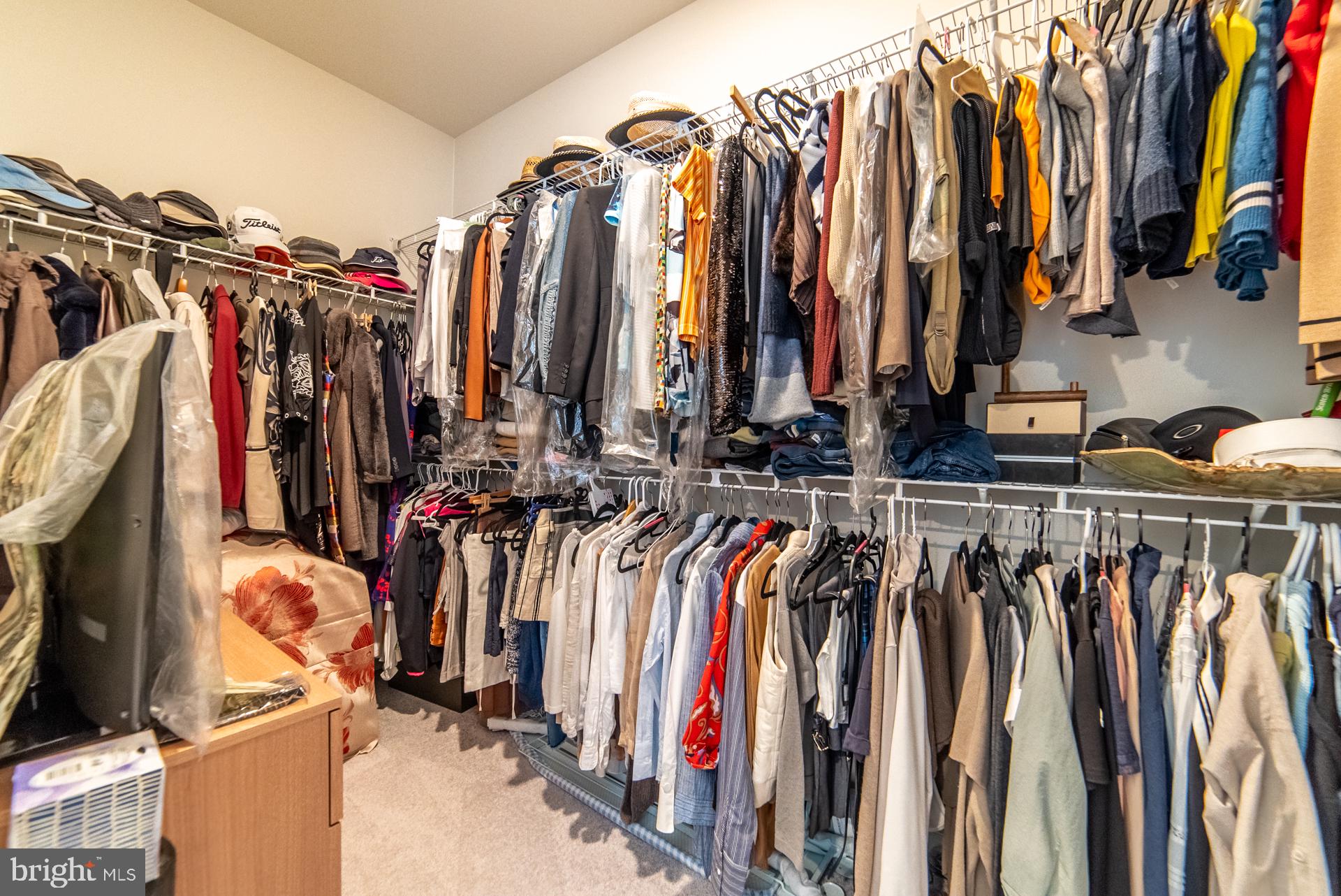 METRO ROW - Residential