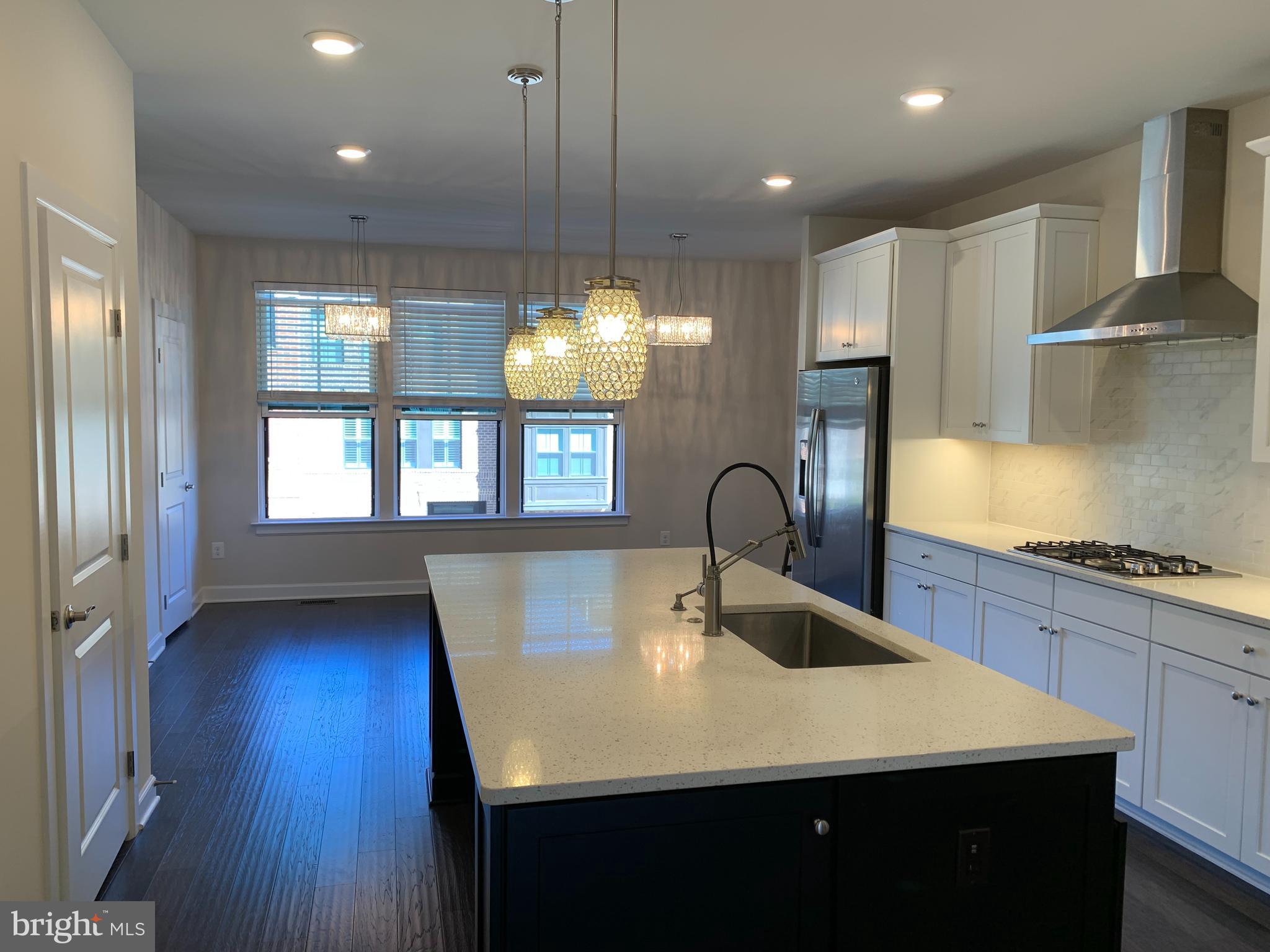 METRO ROW - Residential