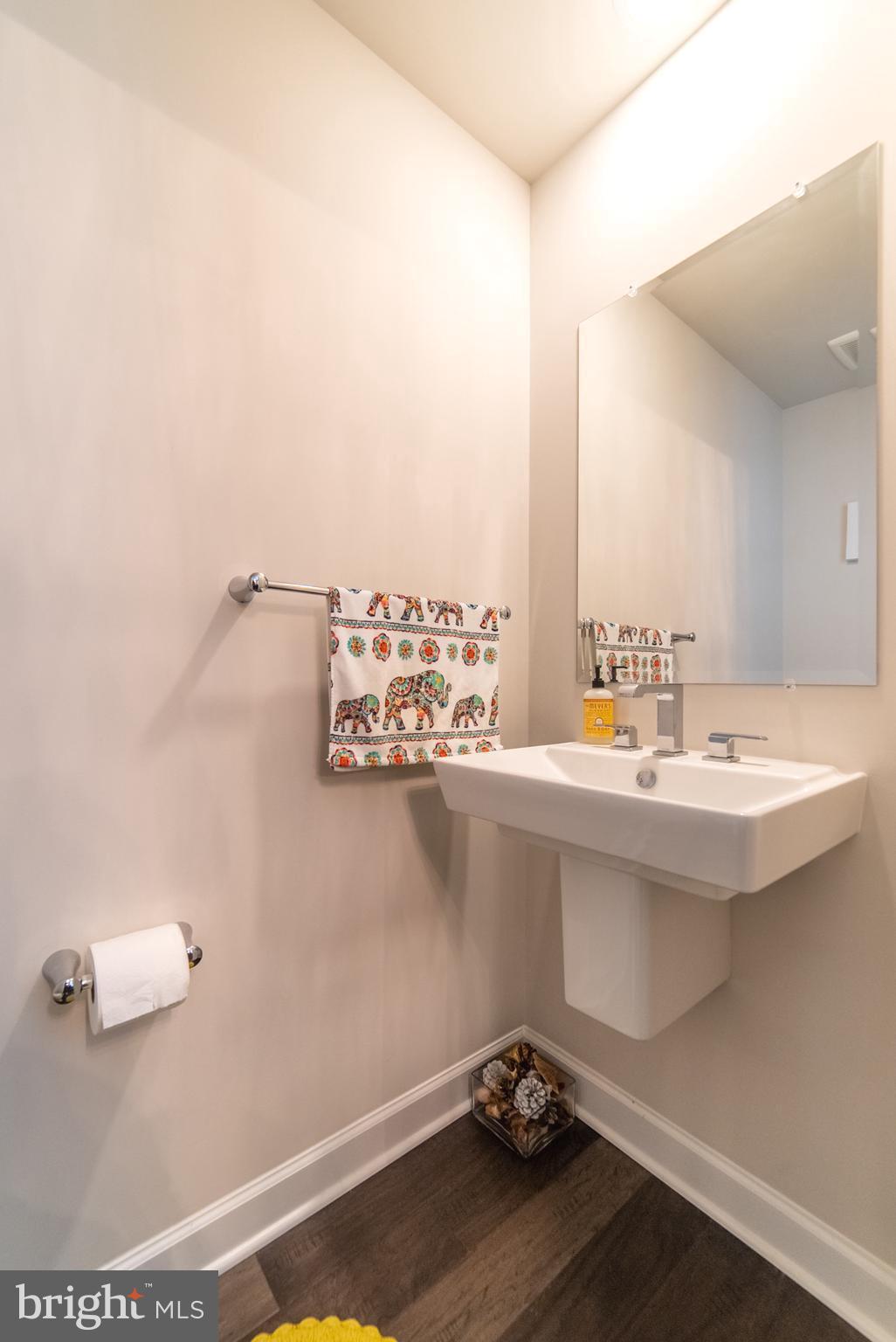 METRO ROW - Residential