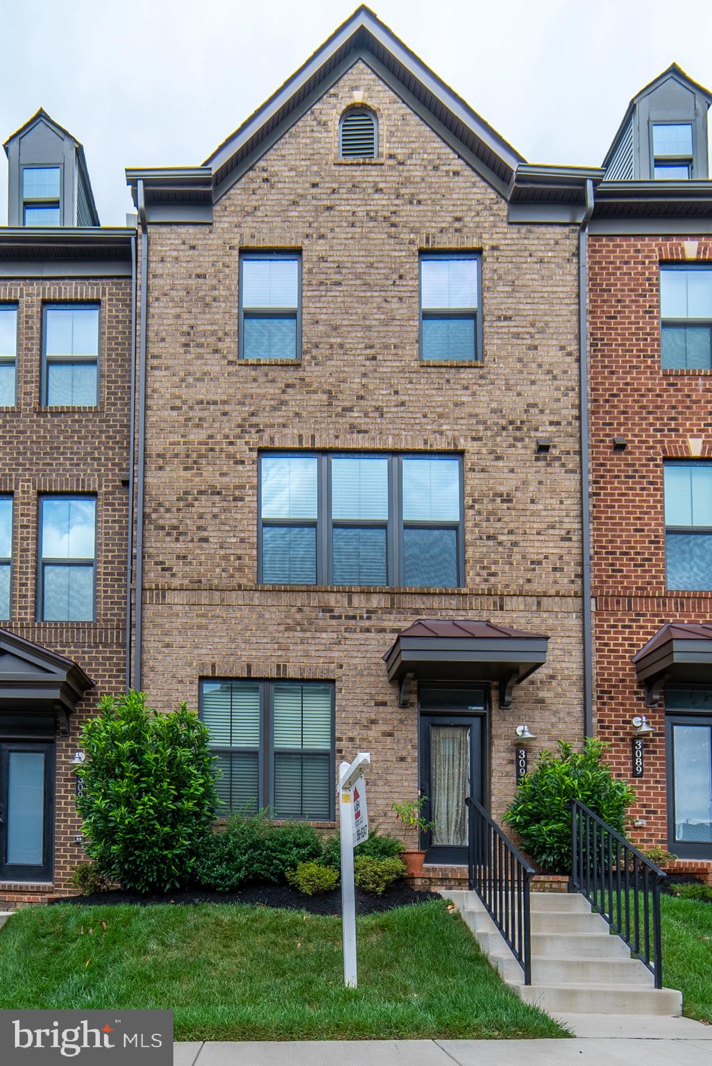 METRO ROW - Residential