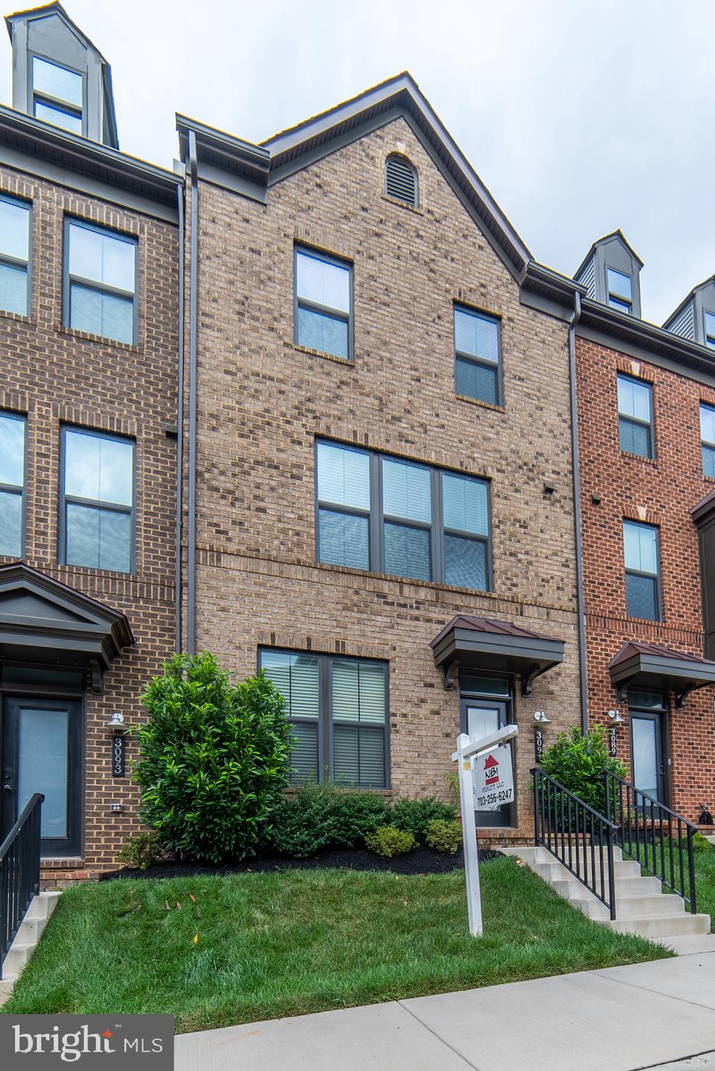 METRO ROW - Residential