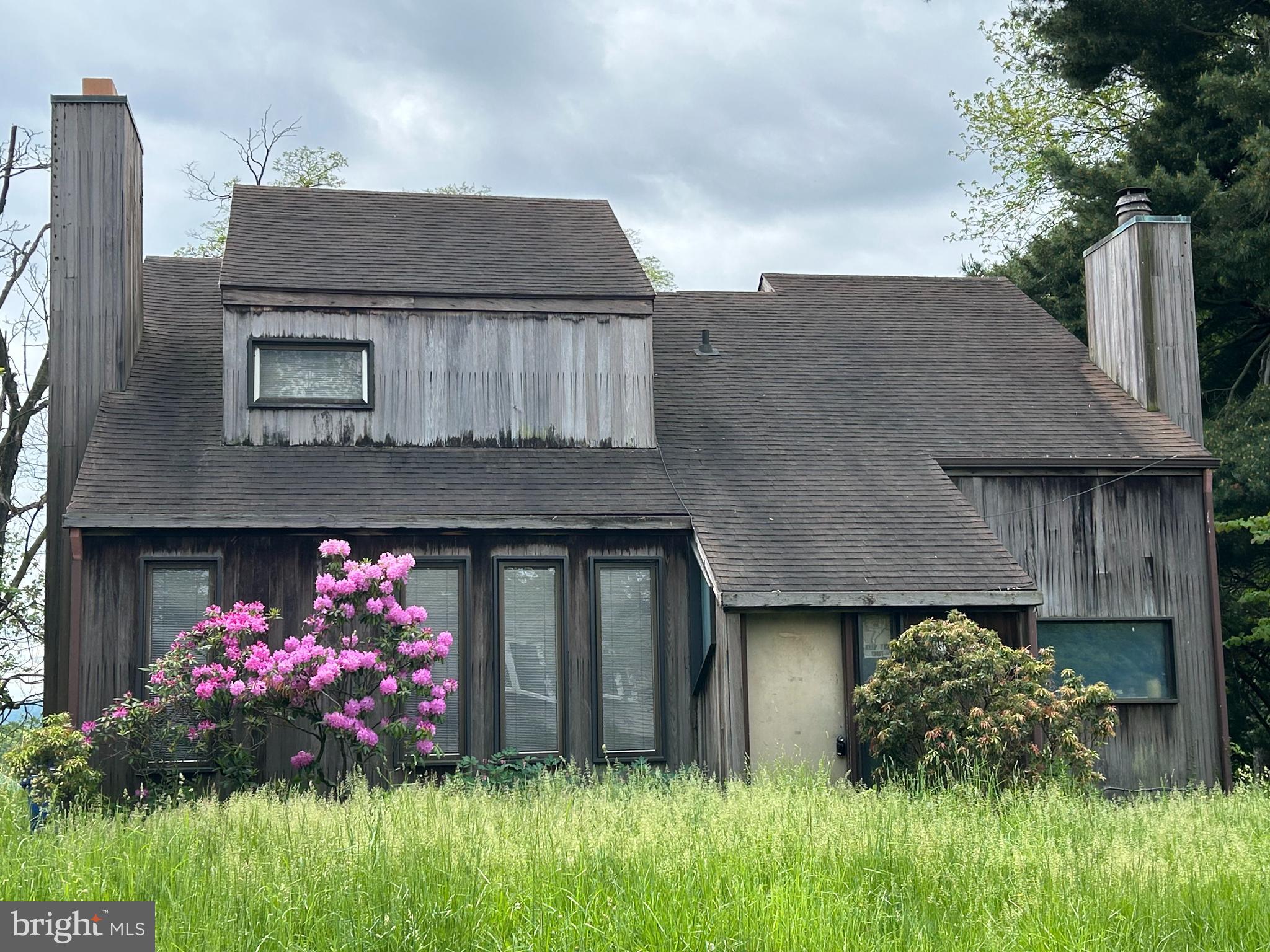 ATTENTION INVESTORS AND BUILDERS! Bring your ideas and designs to bring this home back to life. This home is being sold AS IS. Please submit all offers by Tuesday, May 20, 2025, by 7:00P.