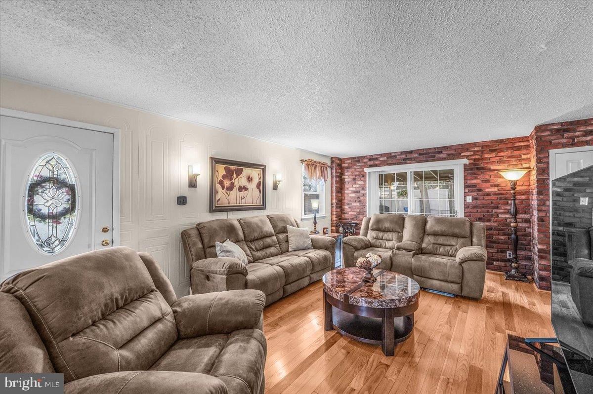 9933 MEDWAY ROAD