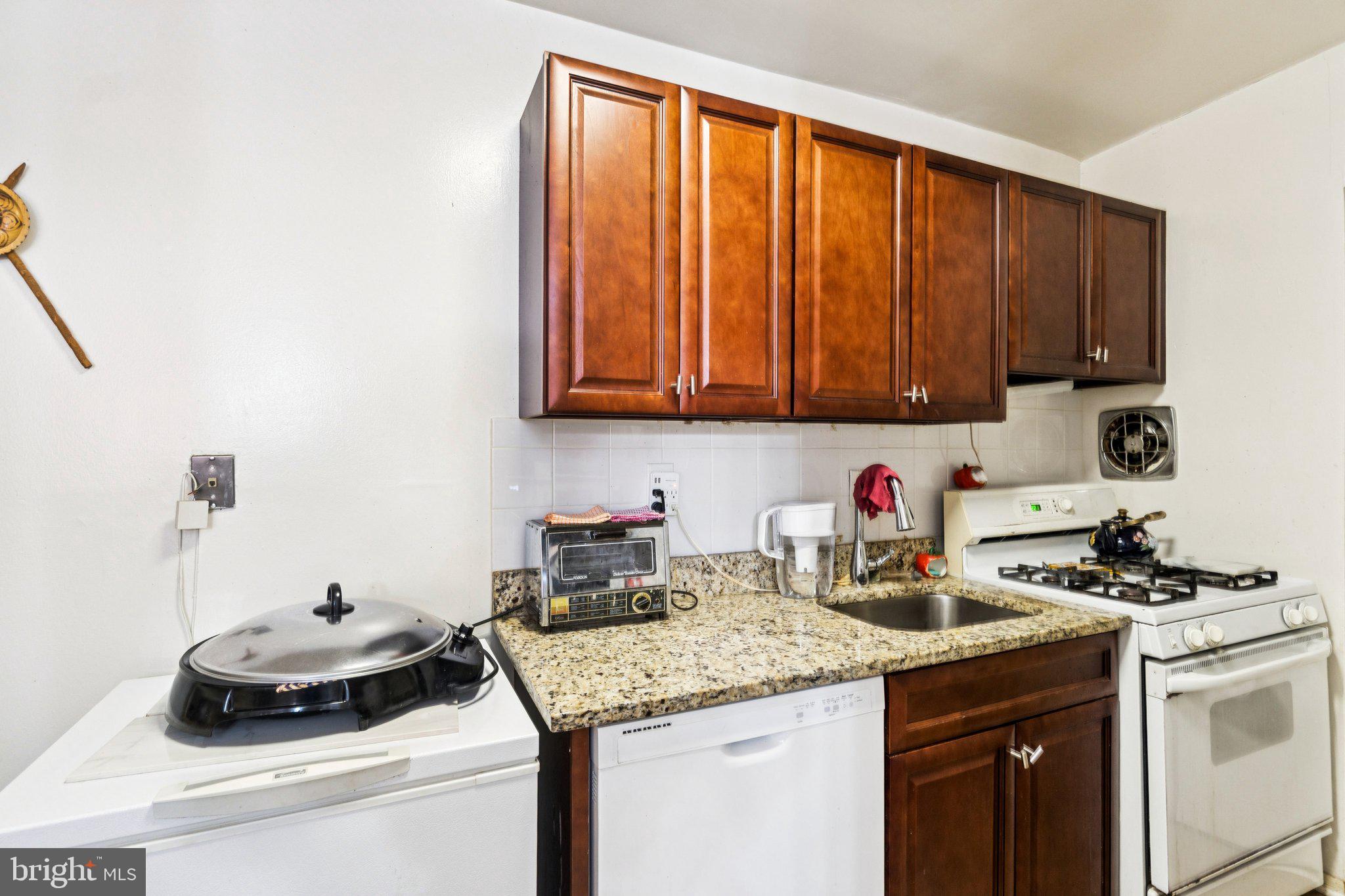 TIMBERLANE VILLAGE GARDEN CONDOMINIUMS - Residential