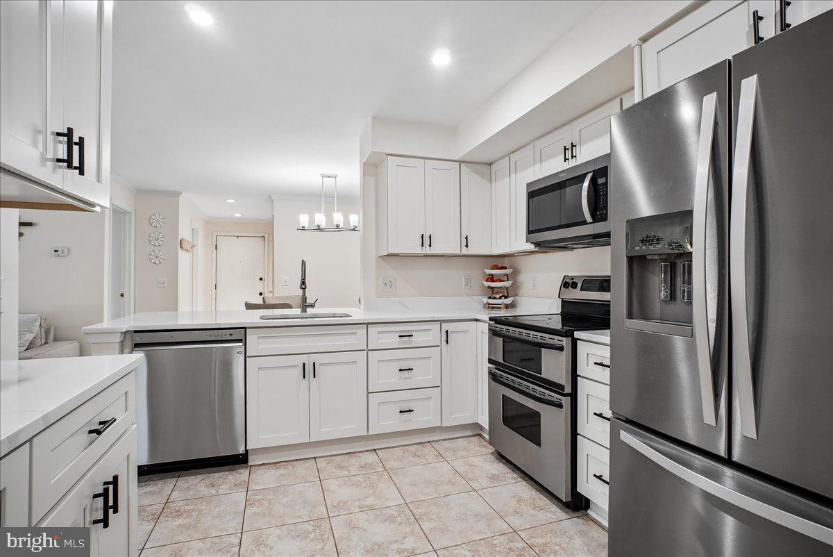 3800 RIDGE KNOLL COURT 9