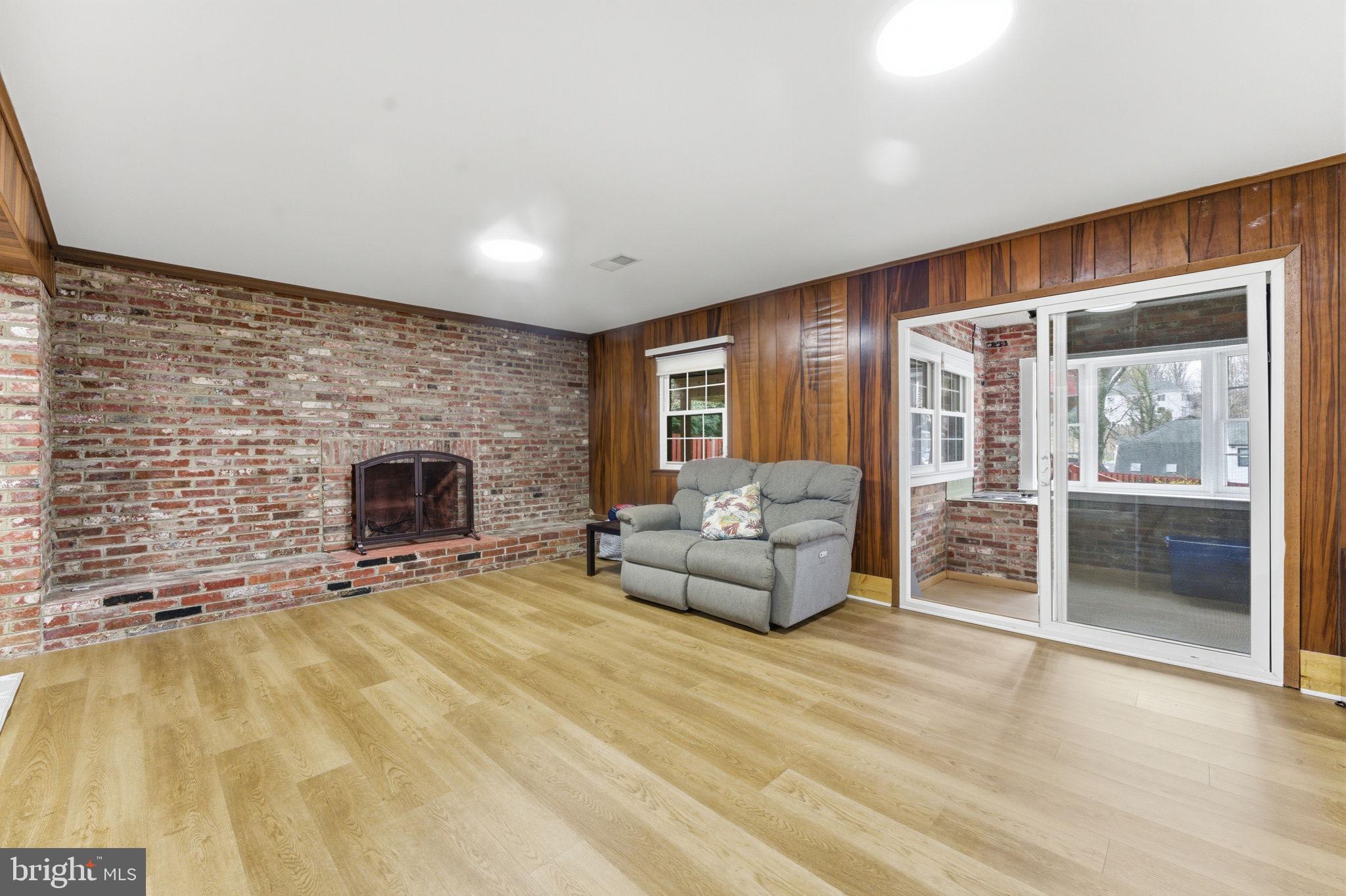 WEST LANGLEY - Residential