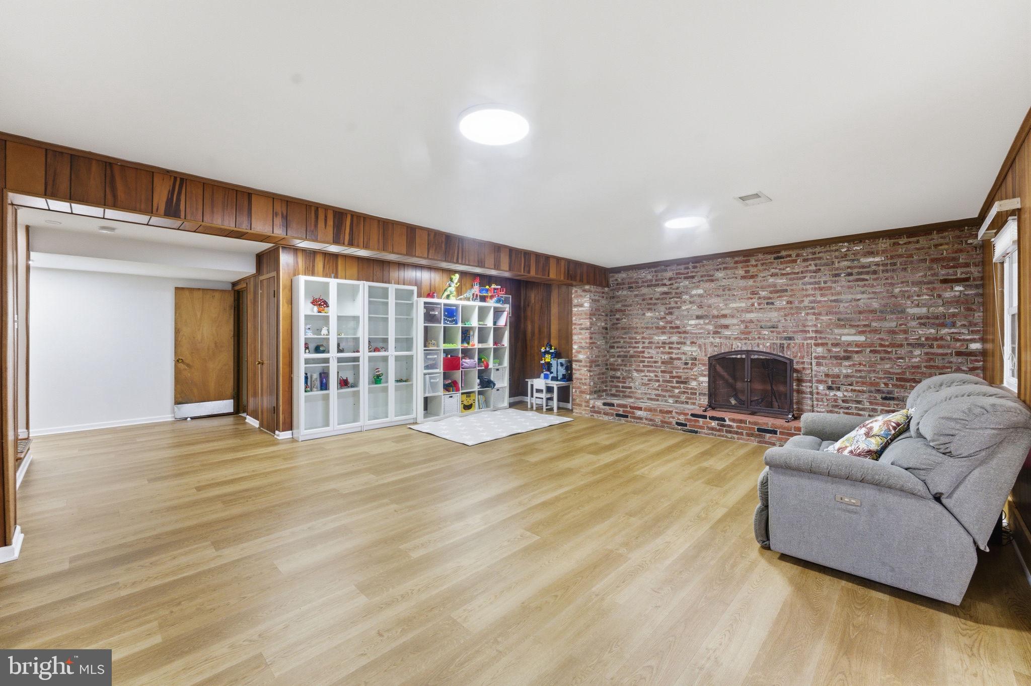 WEST LANGLEY - Residential