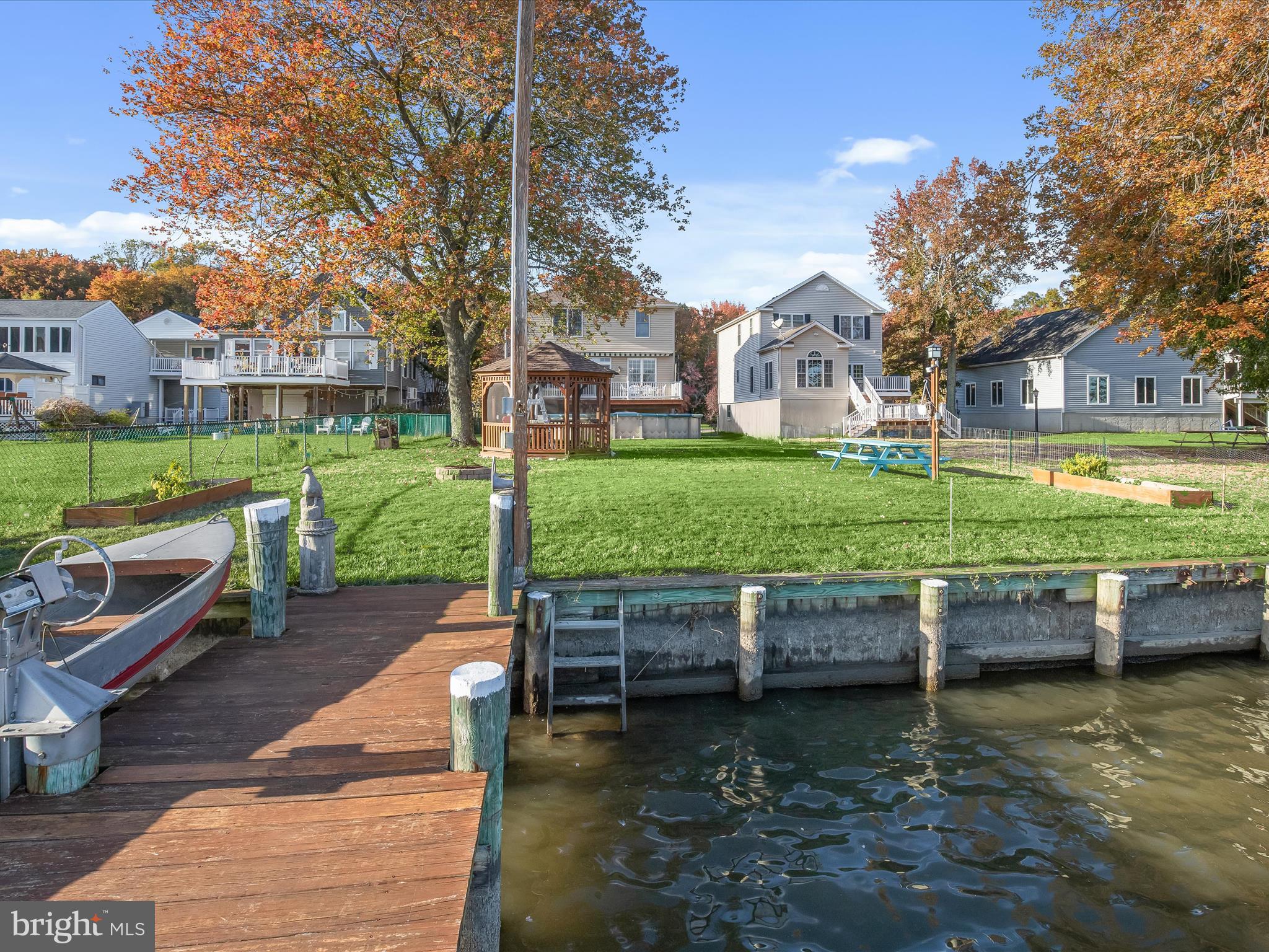 BOWLEYS QUARTERS - Residential