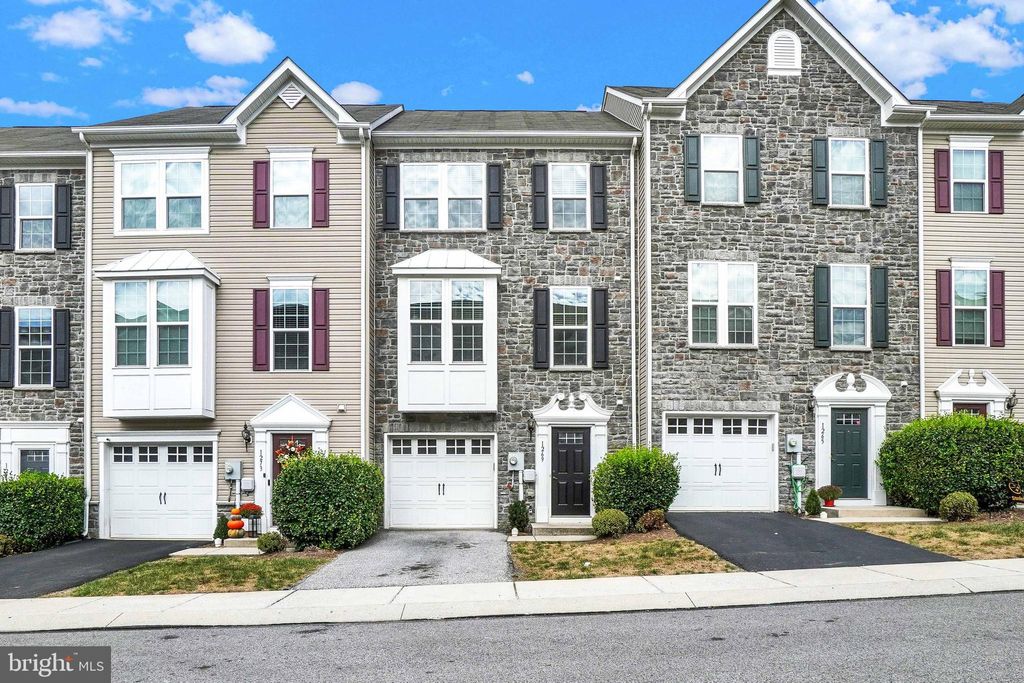 Photo of 1269 Elderslie Lane #112, YORK, PA 17403 (MLS # PAYK2091540)