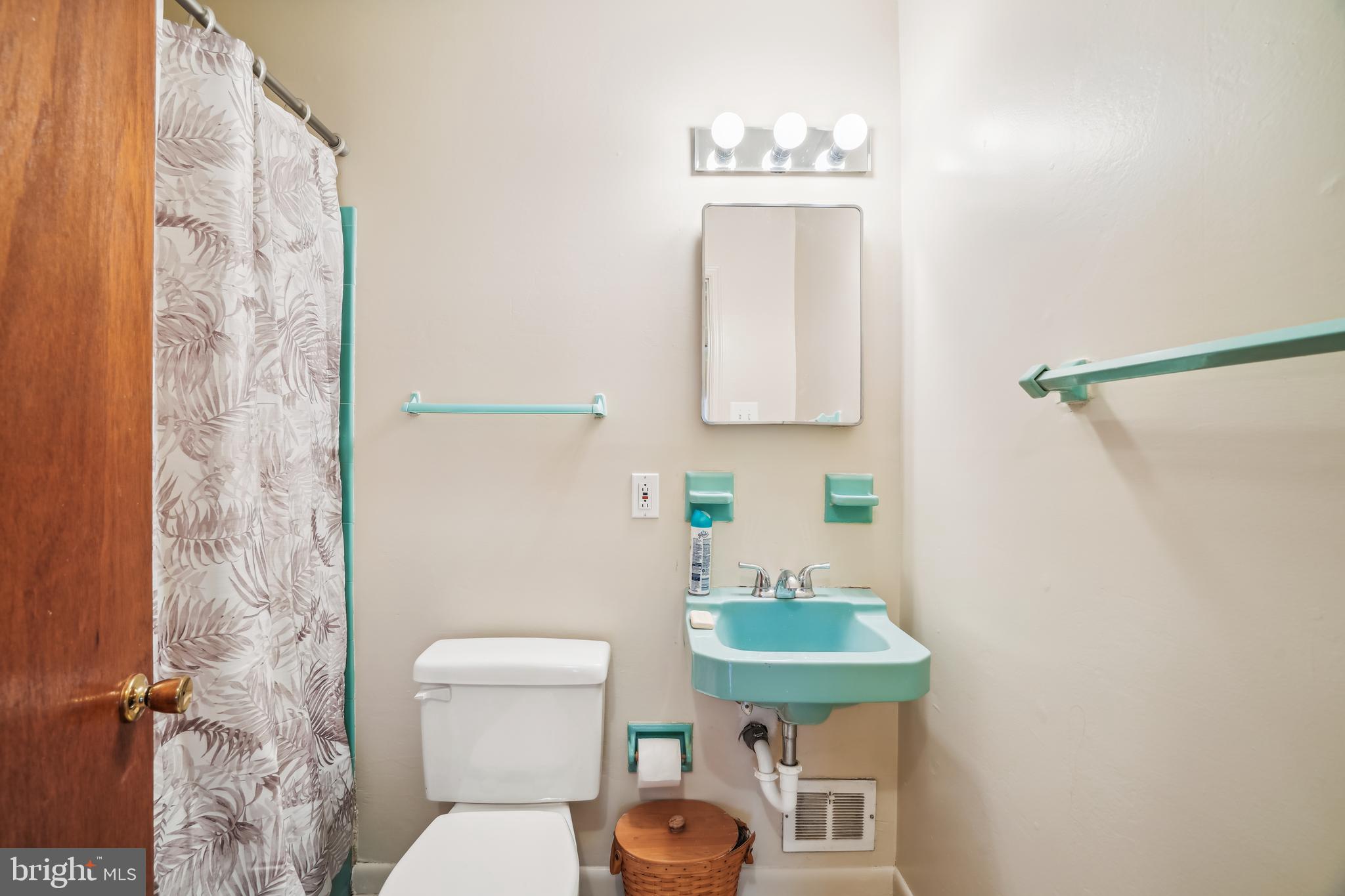 WEST LAUREL ACRES - Residential