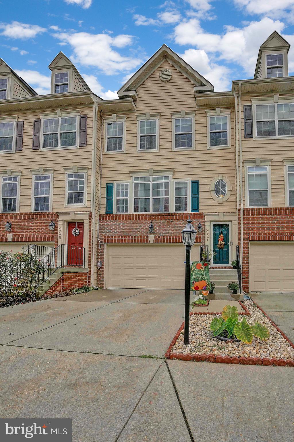 TANYARD SPRINGS TOWNHOMES - Residential