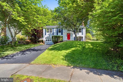 Photo of 11989 Point Longstreet Way, WOODBRIDGE, VA 22192 (MLS # VAPW2119814)