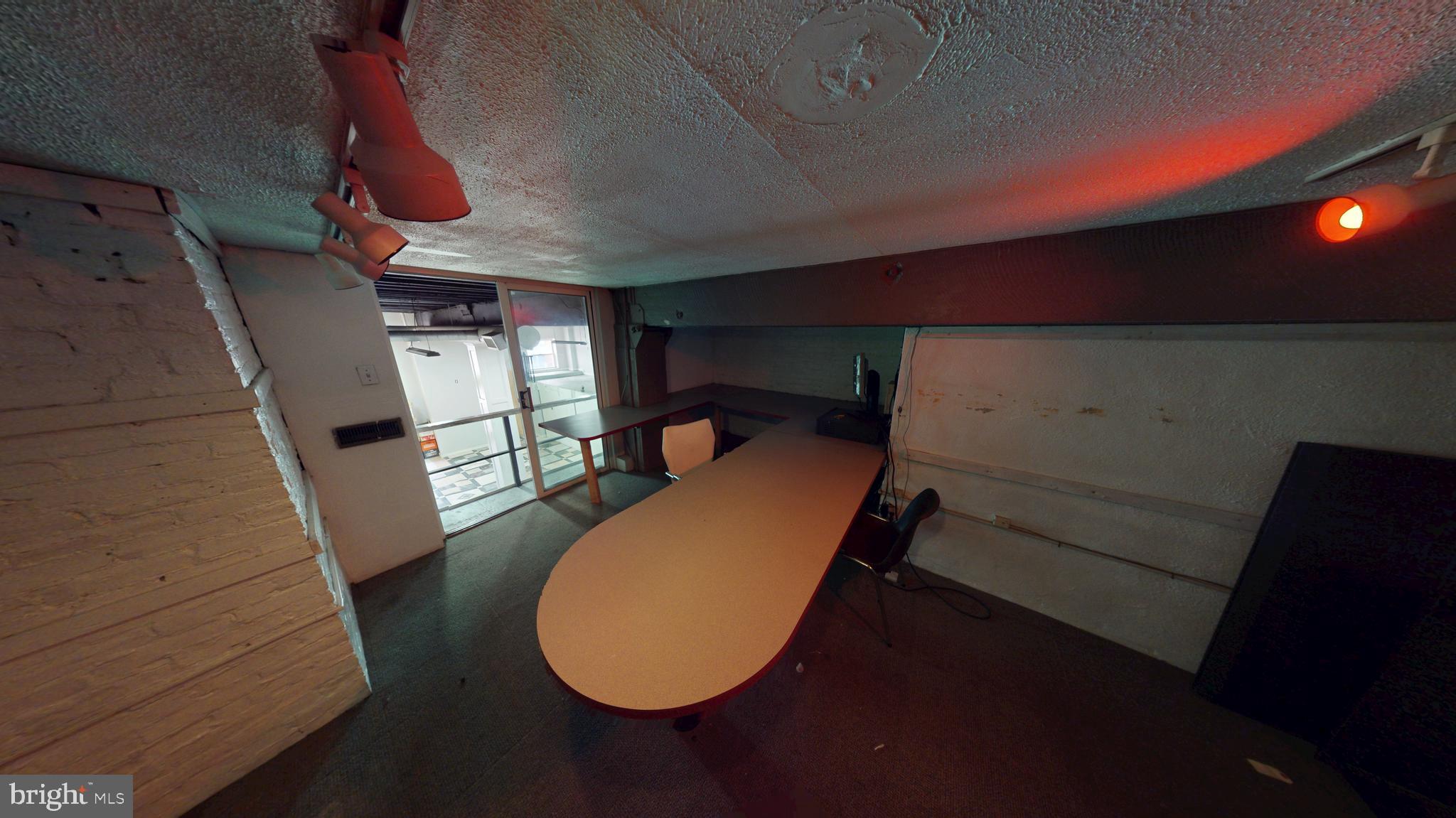 POINT BREEZE - Commercial Lease