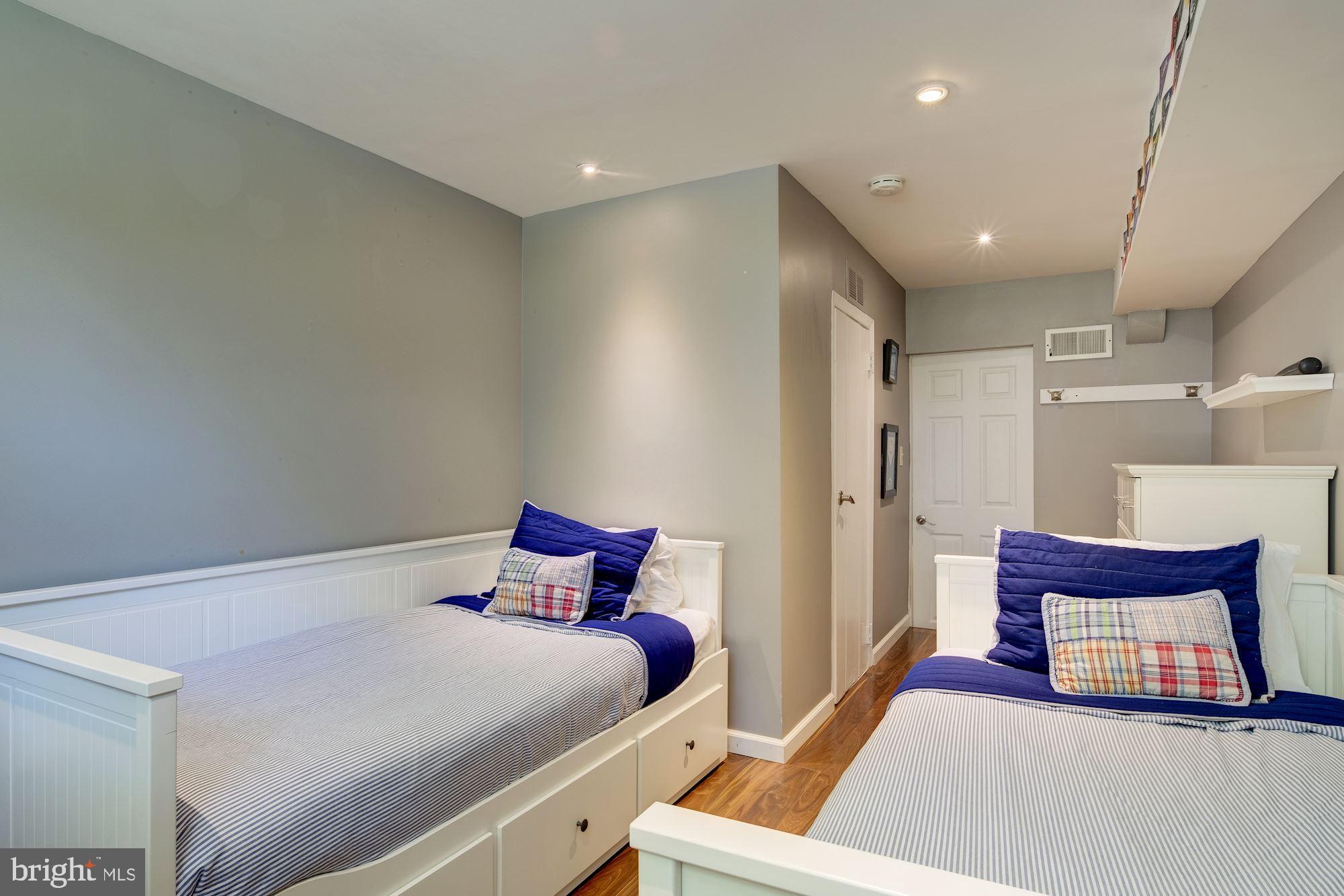 OAKMONT - Residential