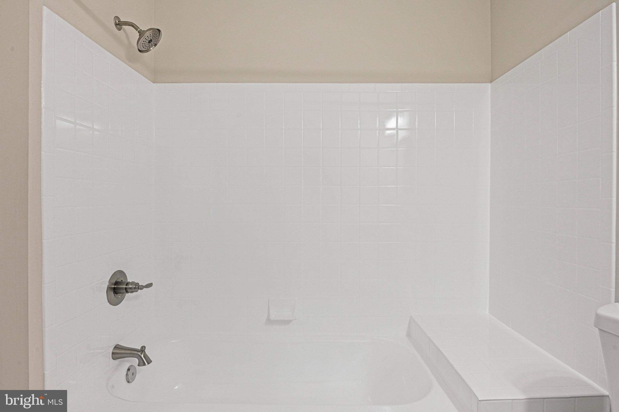 LAKESHORE CONDO - Residential